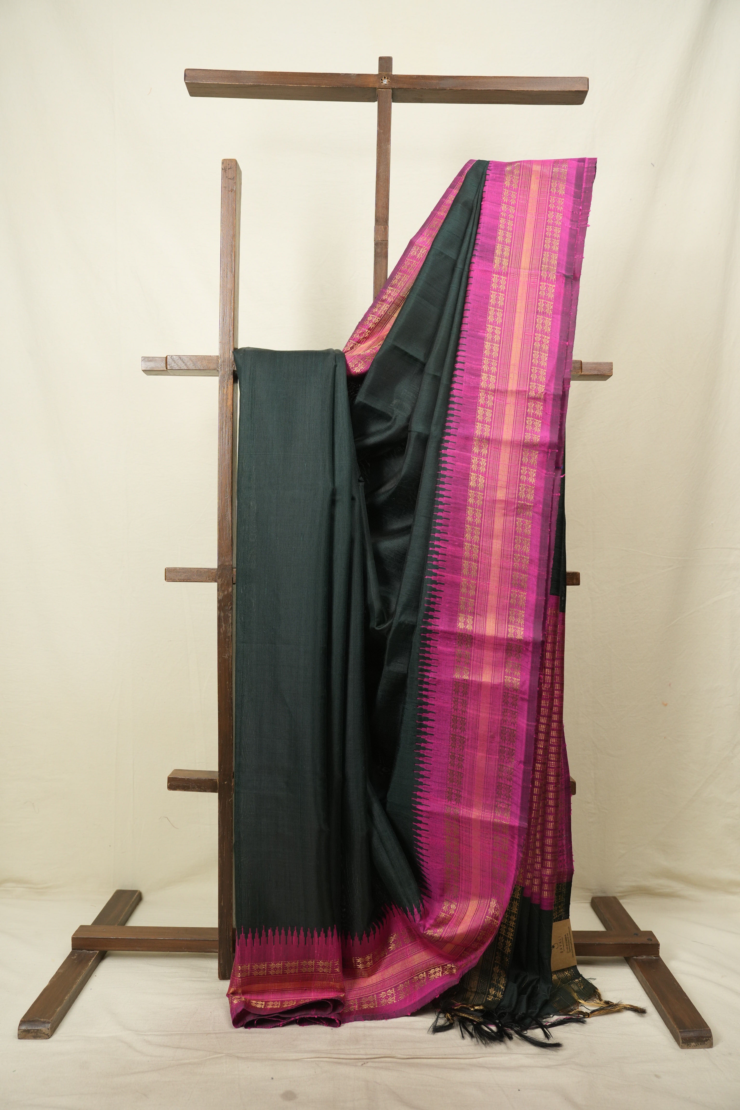 Green Raw Silk Saree - SRGRSS1137