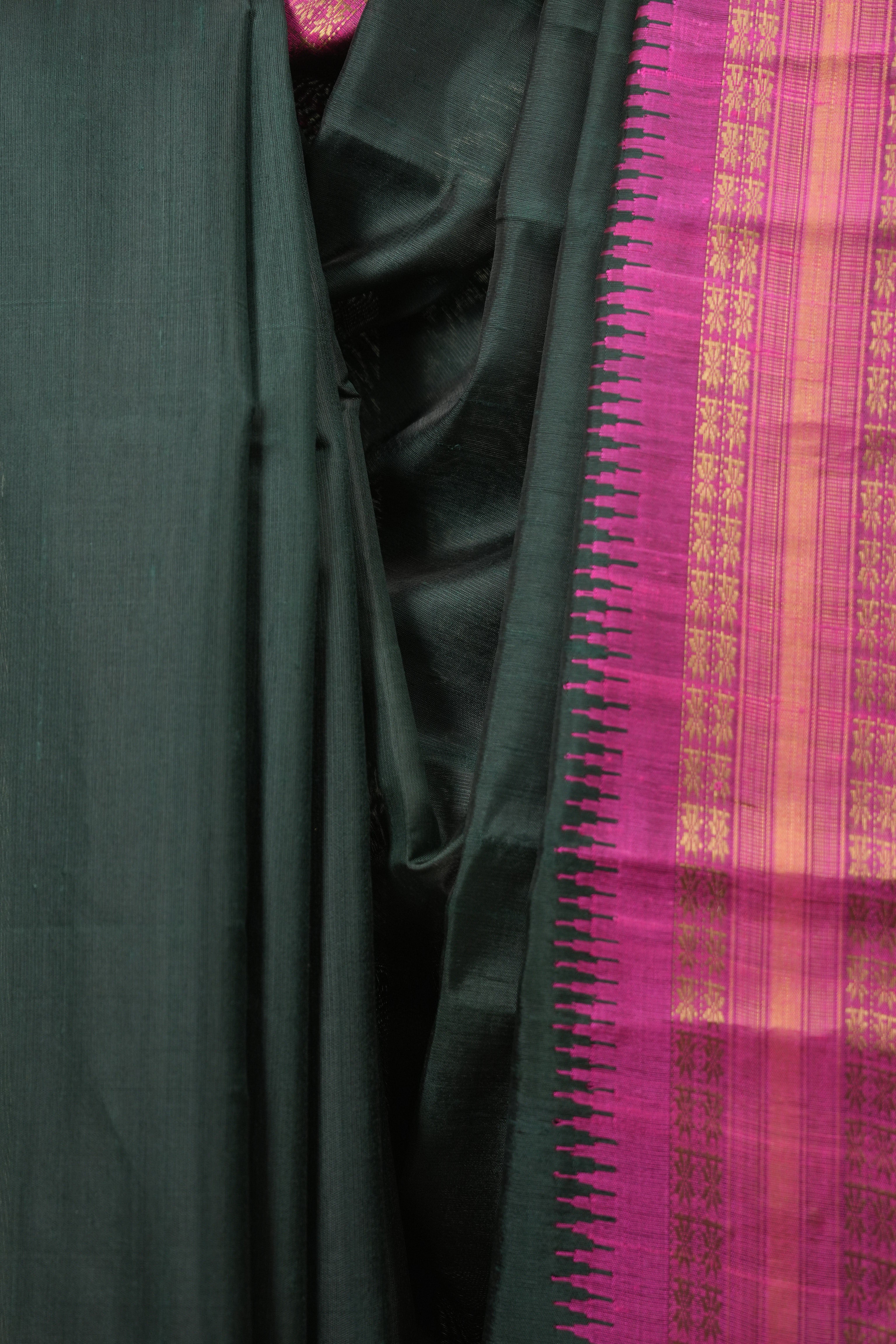 Green Raw Silk Saree - SRGRSS1137