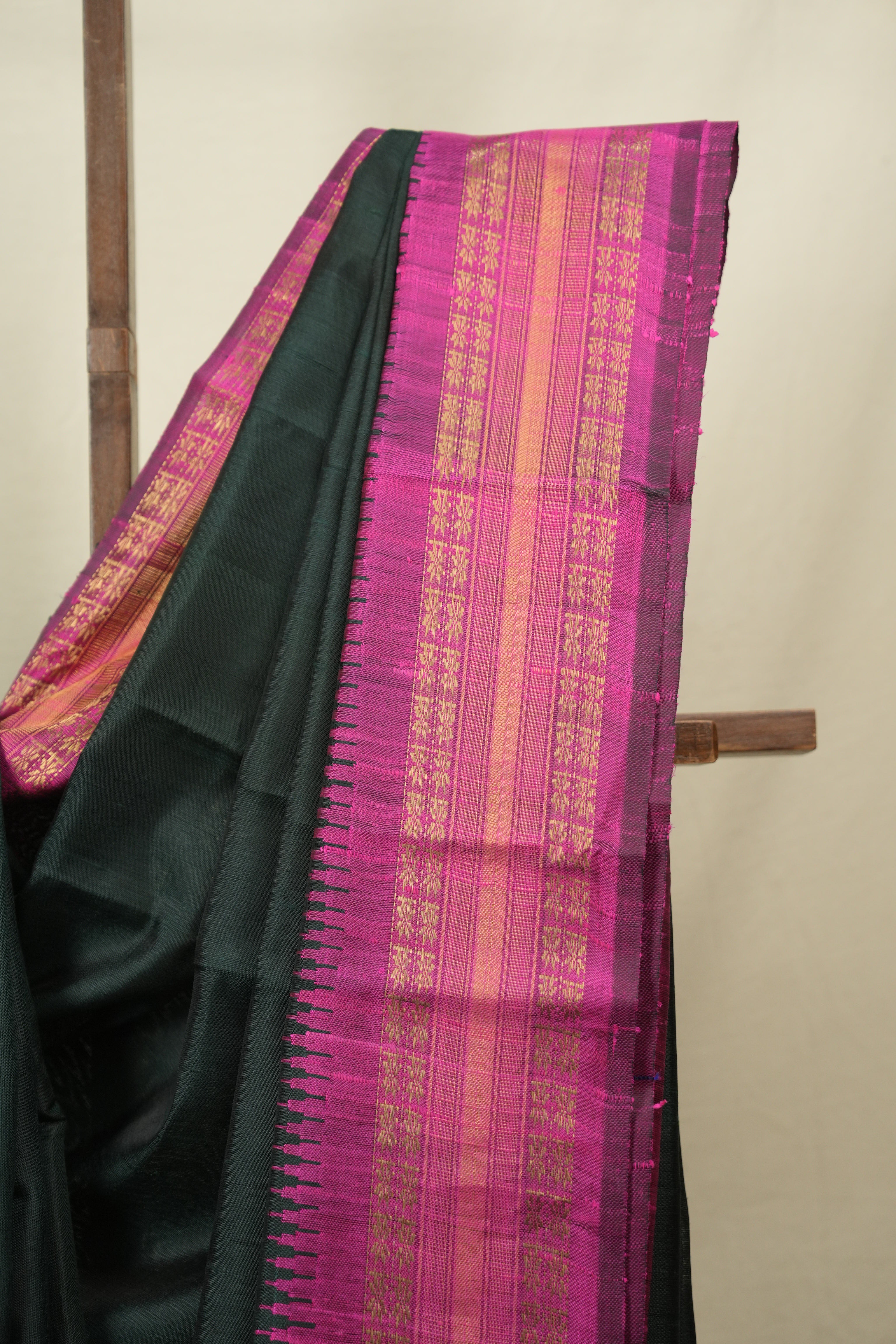 Green Raw Silk Saree - SRGRSS1137