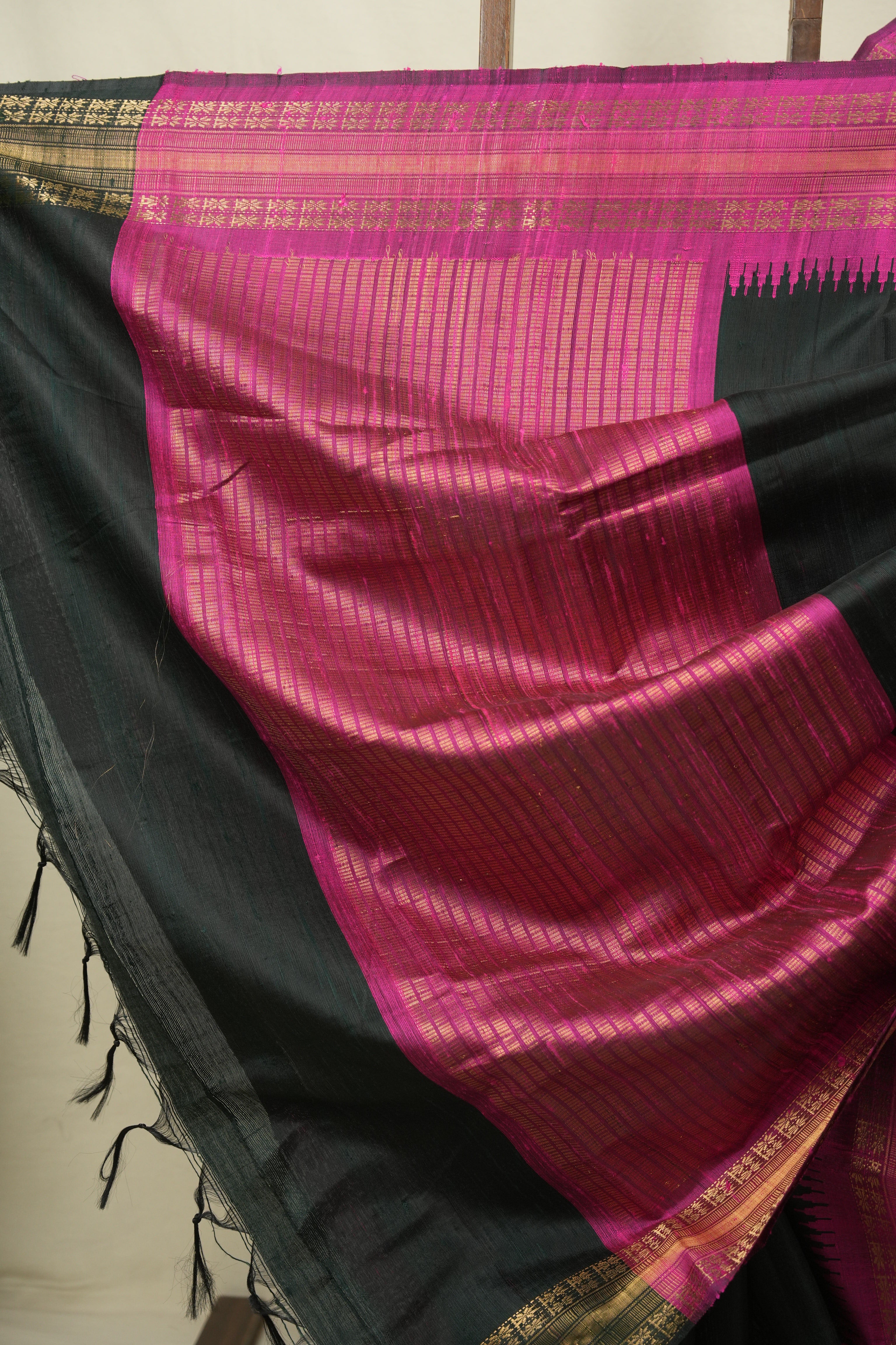 Green Raw Silk Saree - SRGRSS1137