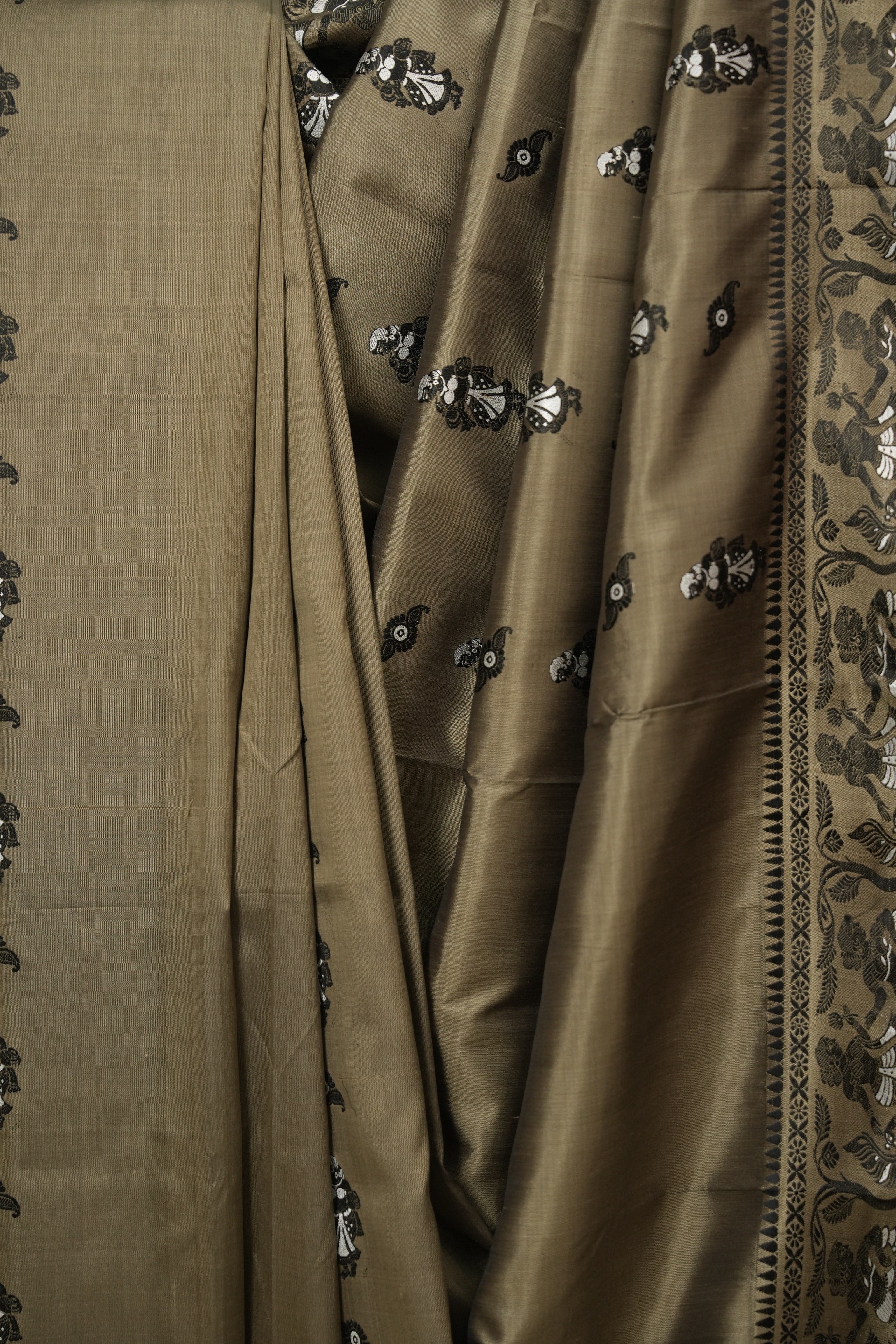 Kashish Baluchari Silk Saree - SRKBSS05