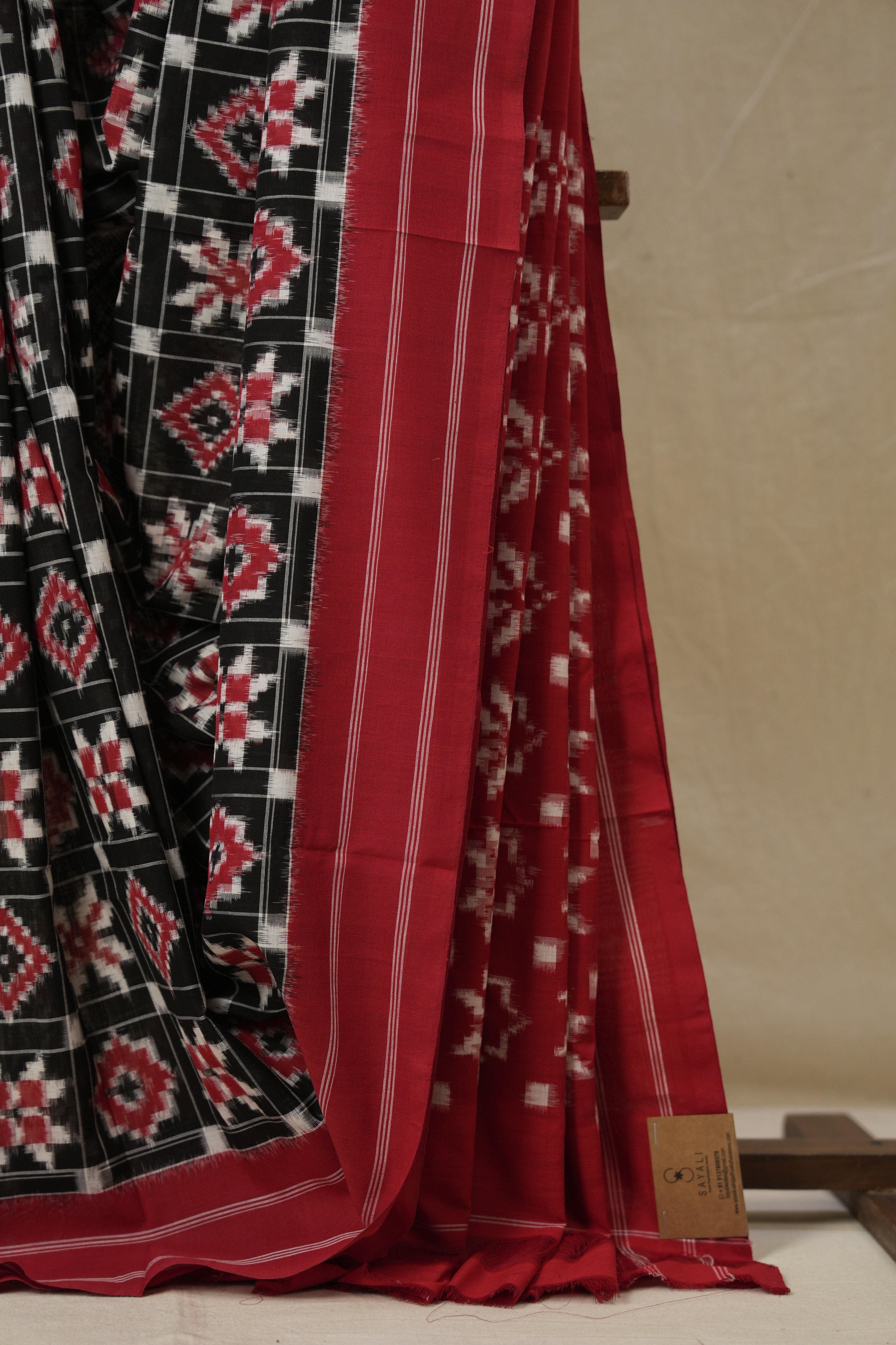 Black Pochampalli Cotton Ikat Saree - SRBPCIS701