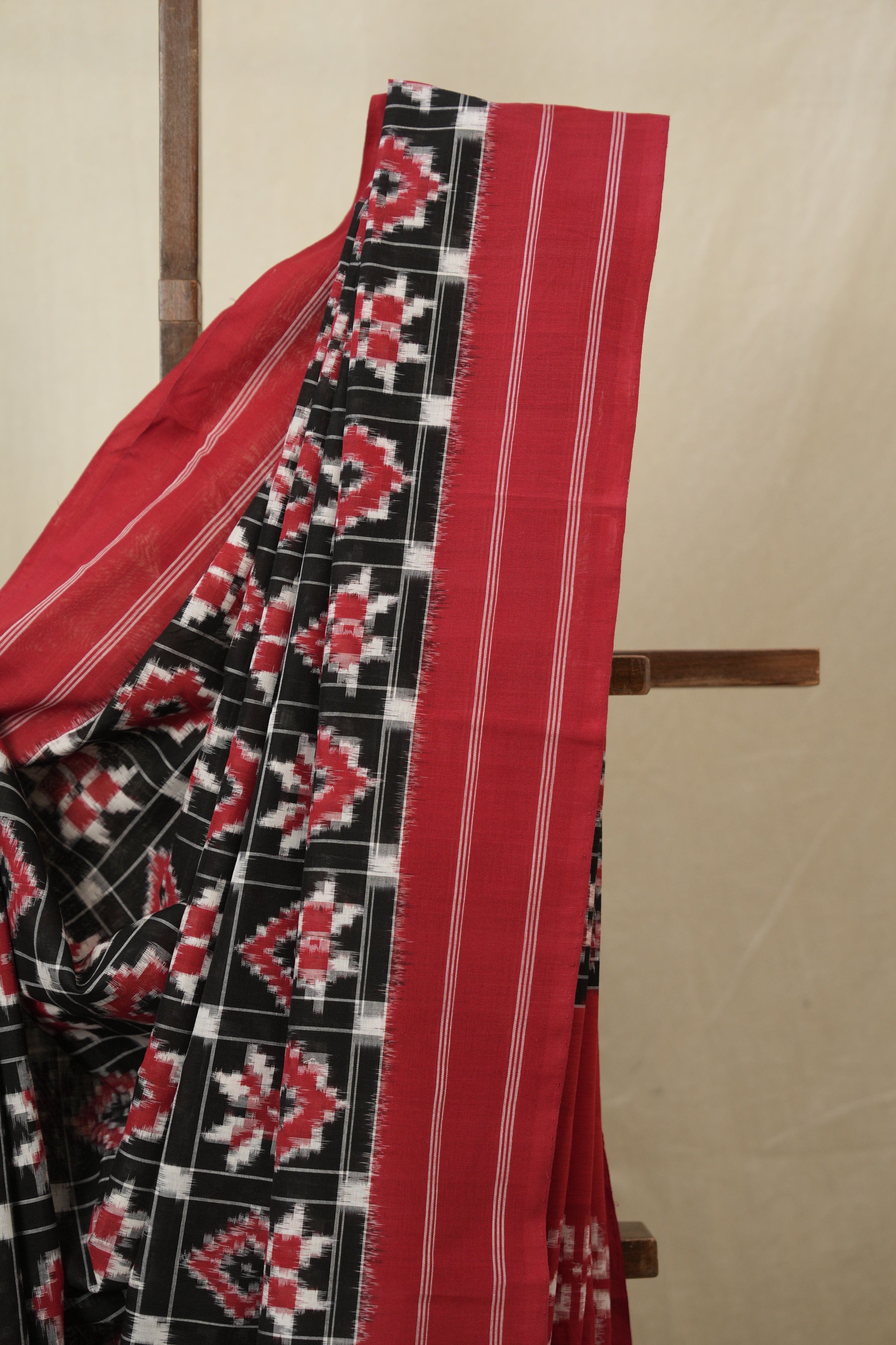 Black Pochampalli Cotton Ikat Saree - SRBPCIS701