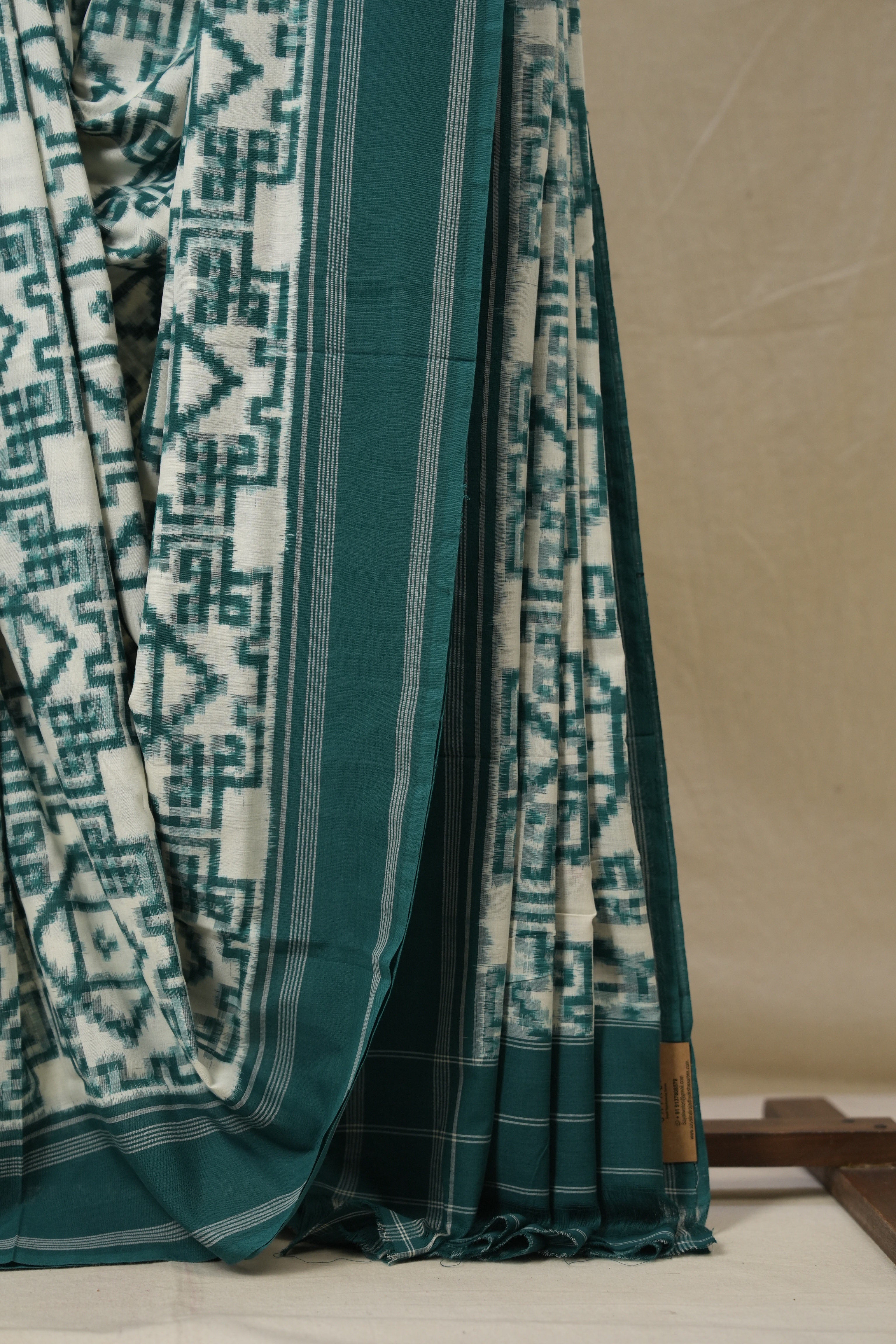 White  Pochampalli Cotton Ikat Saree - SRWPCIS698