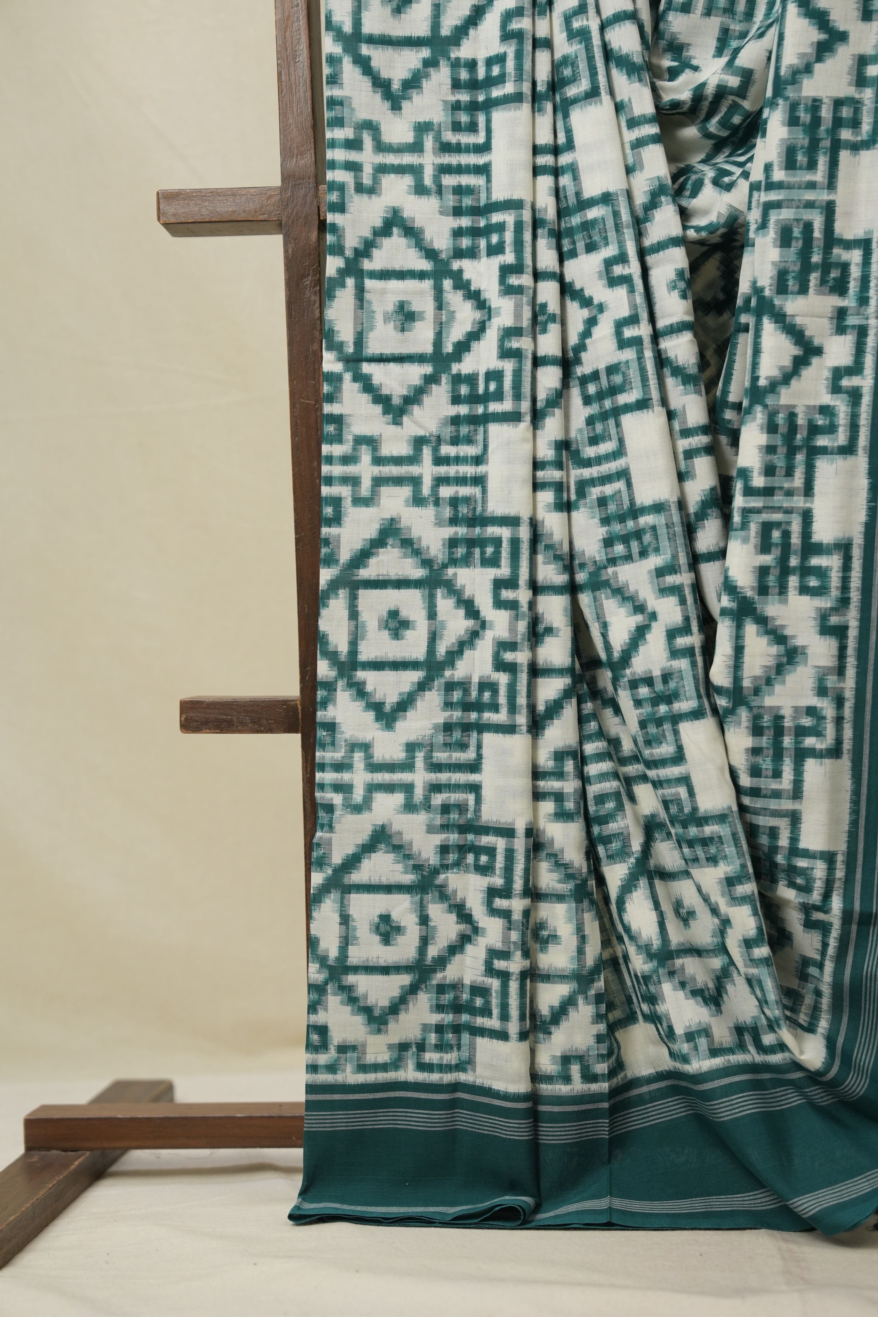 White  Pochampalli Cotton Ikat Saree - SRWPCIS698