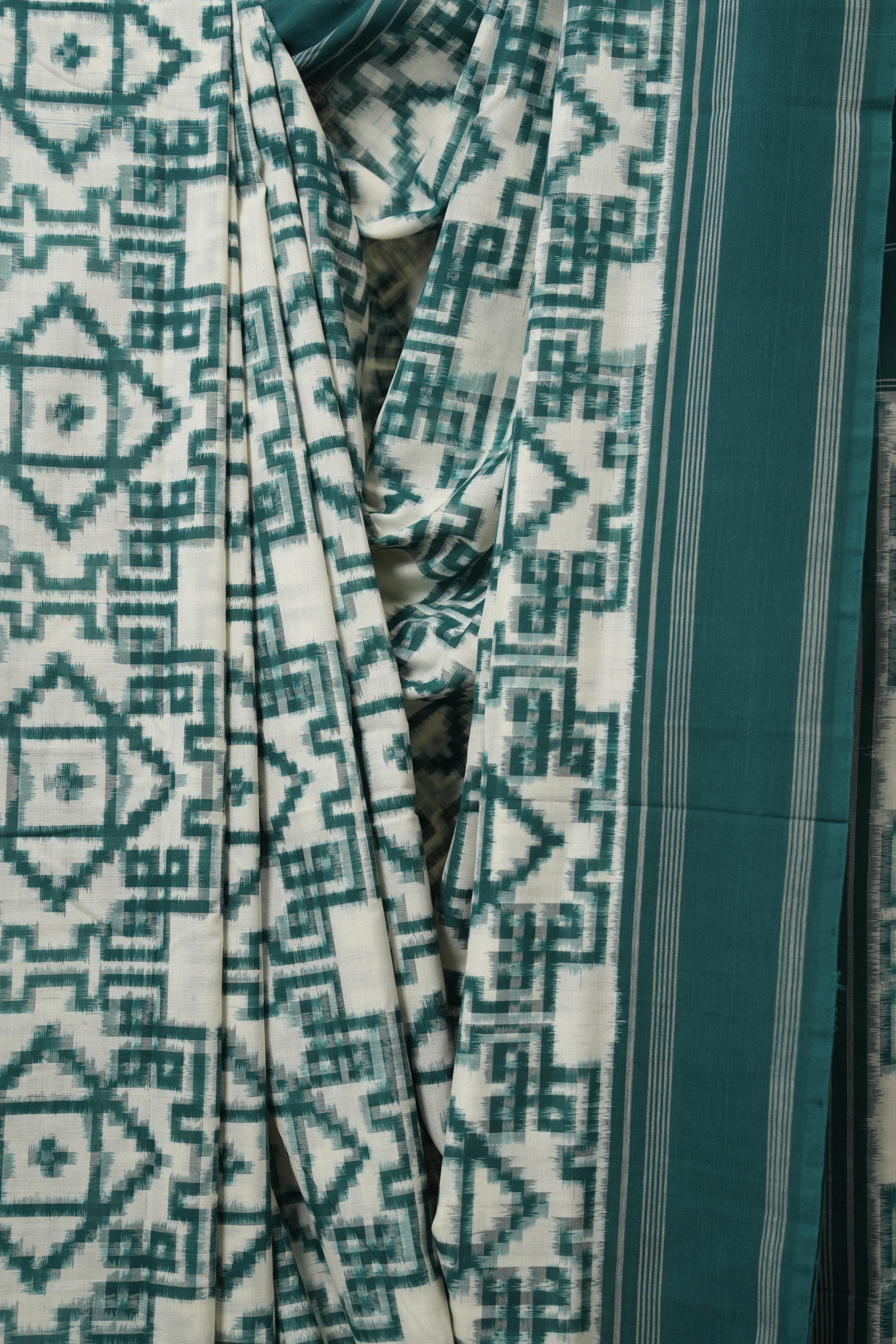 White  Pochampalli Cotton Ikat Saree - SRWPCIS698