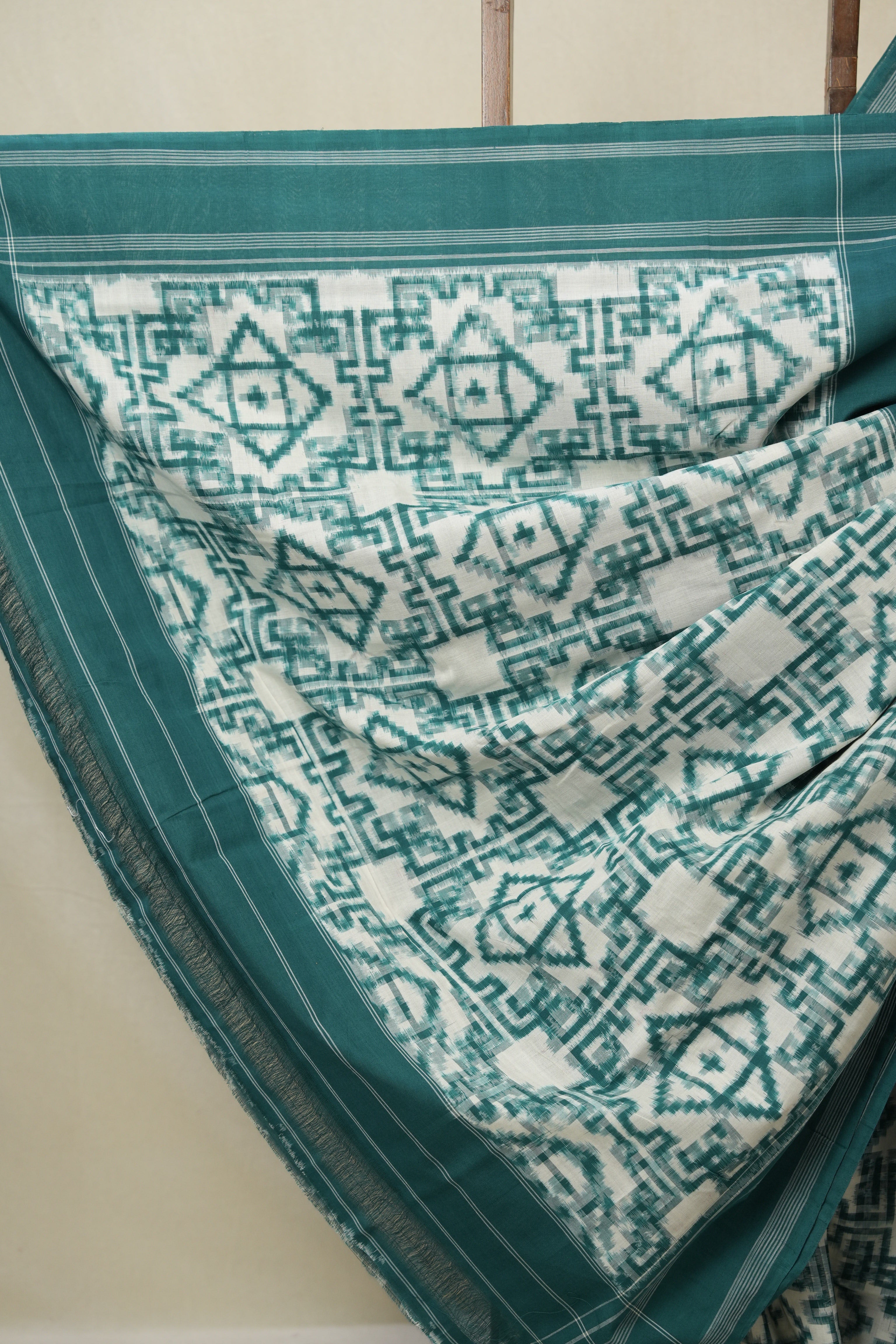 White  Pochampalli Cotton Ikat Saree - SRWPCIS698