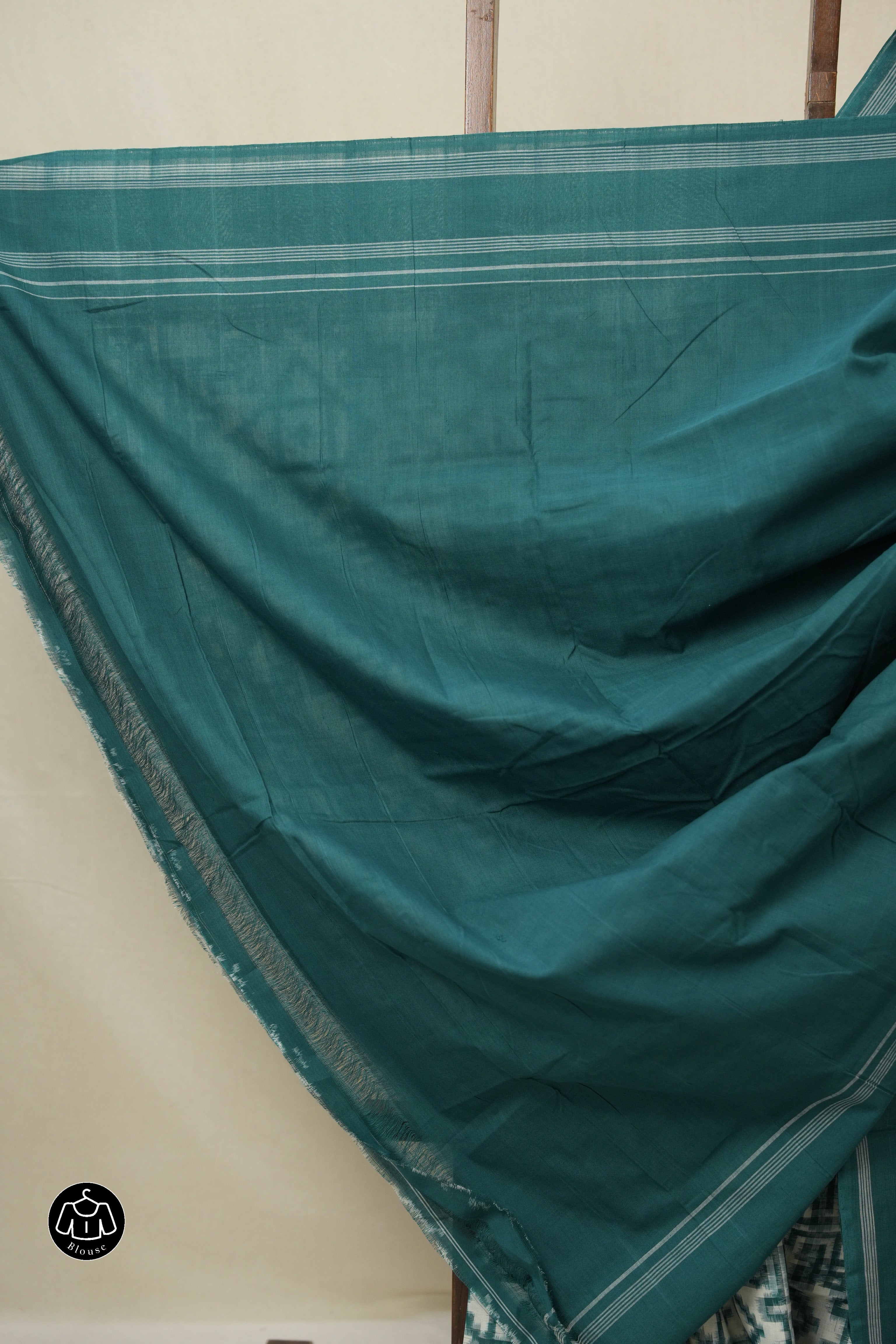 White  Pochampalli Cotton Ikat Saree - SRWPCIS698