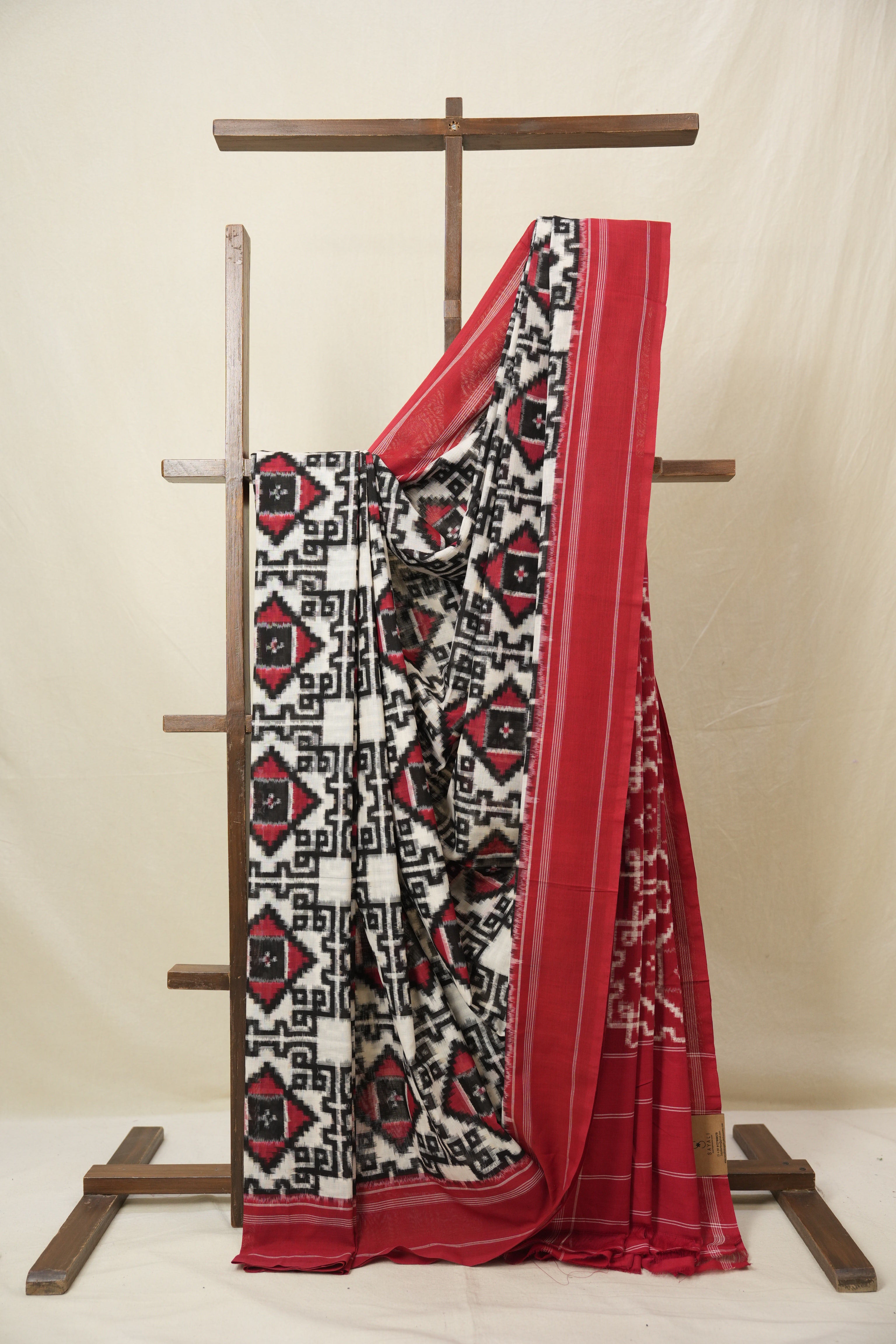 White Pochampalli Cotton Ikat Saree - SRWPCIS700