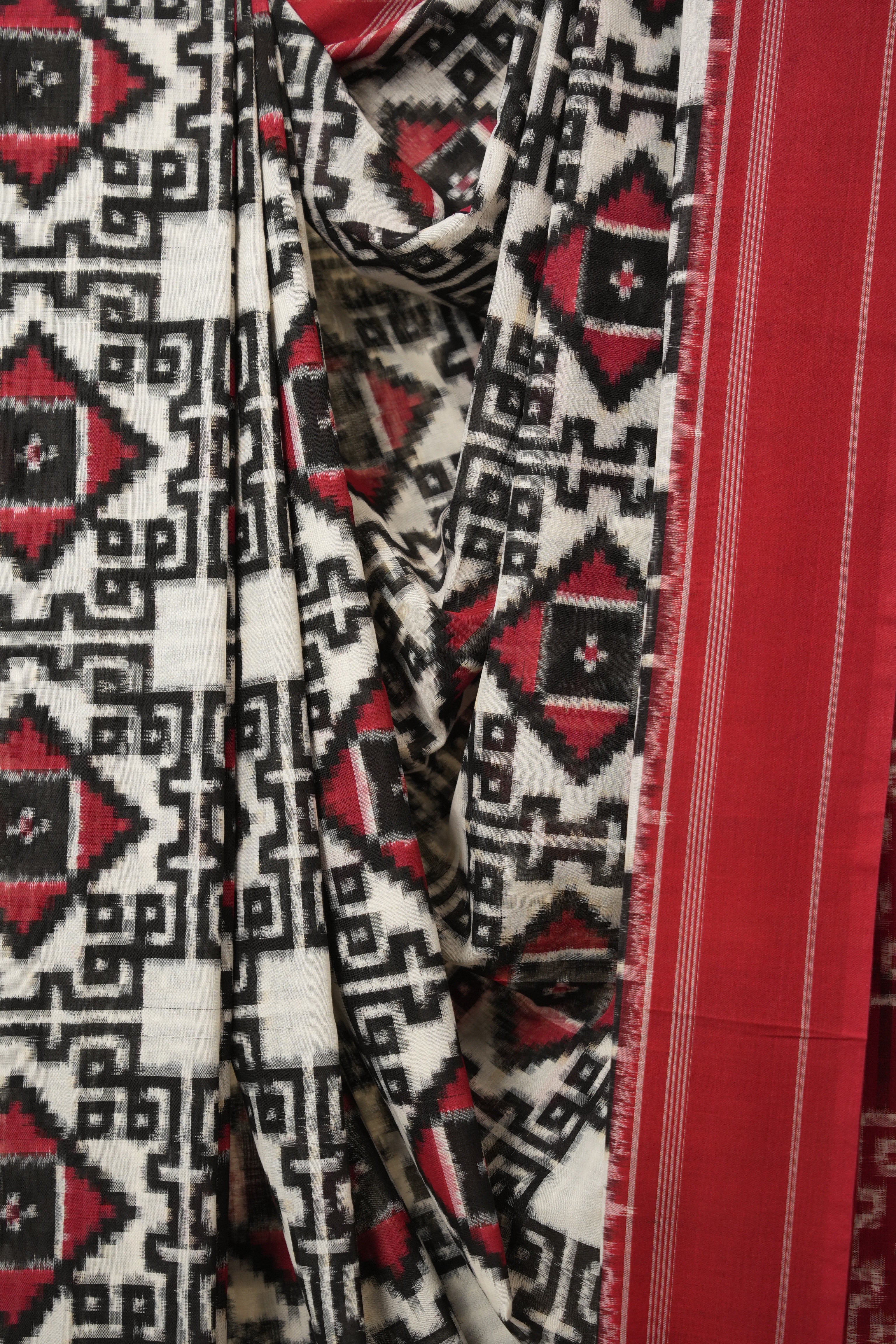 White Pochampalli Cotton Ikat Saree - SRWPCIS700