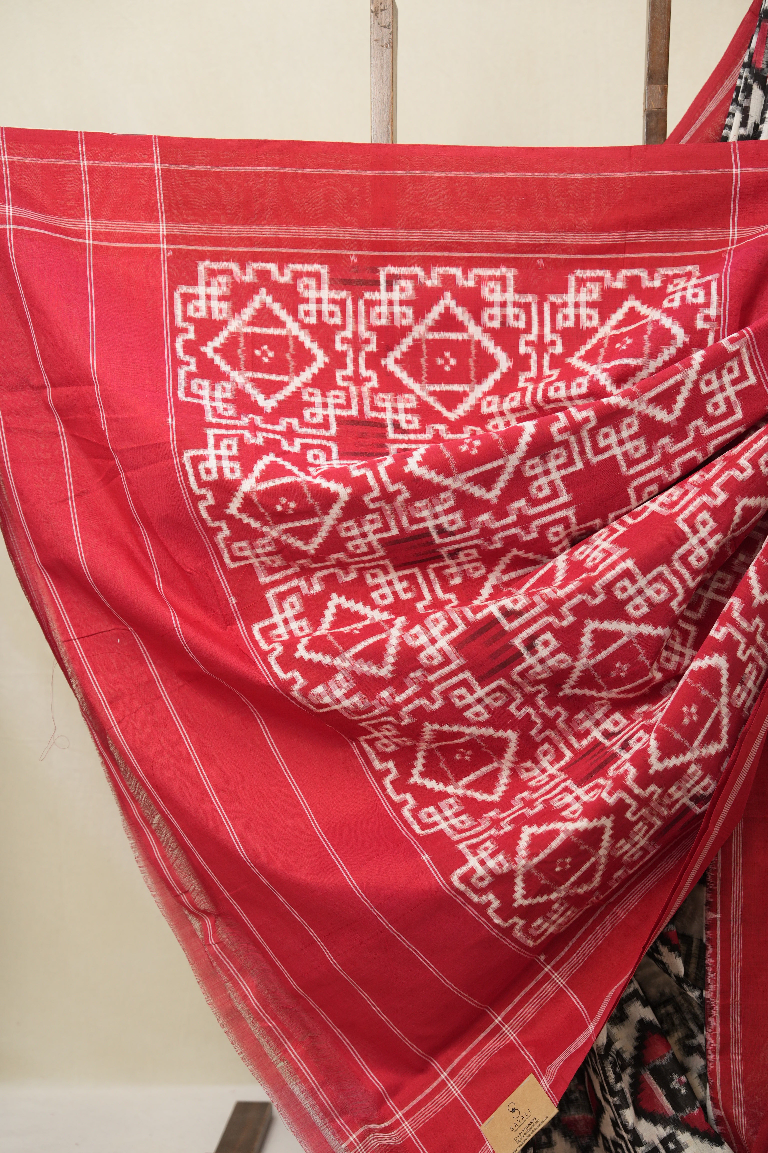 White Pochampalli Cotton Ikat Saree - SRWPCIS700