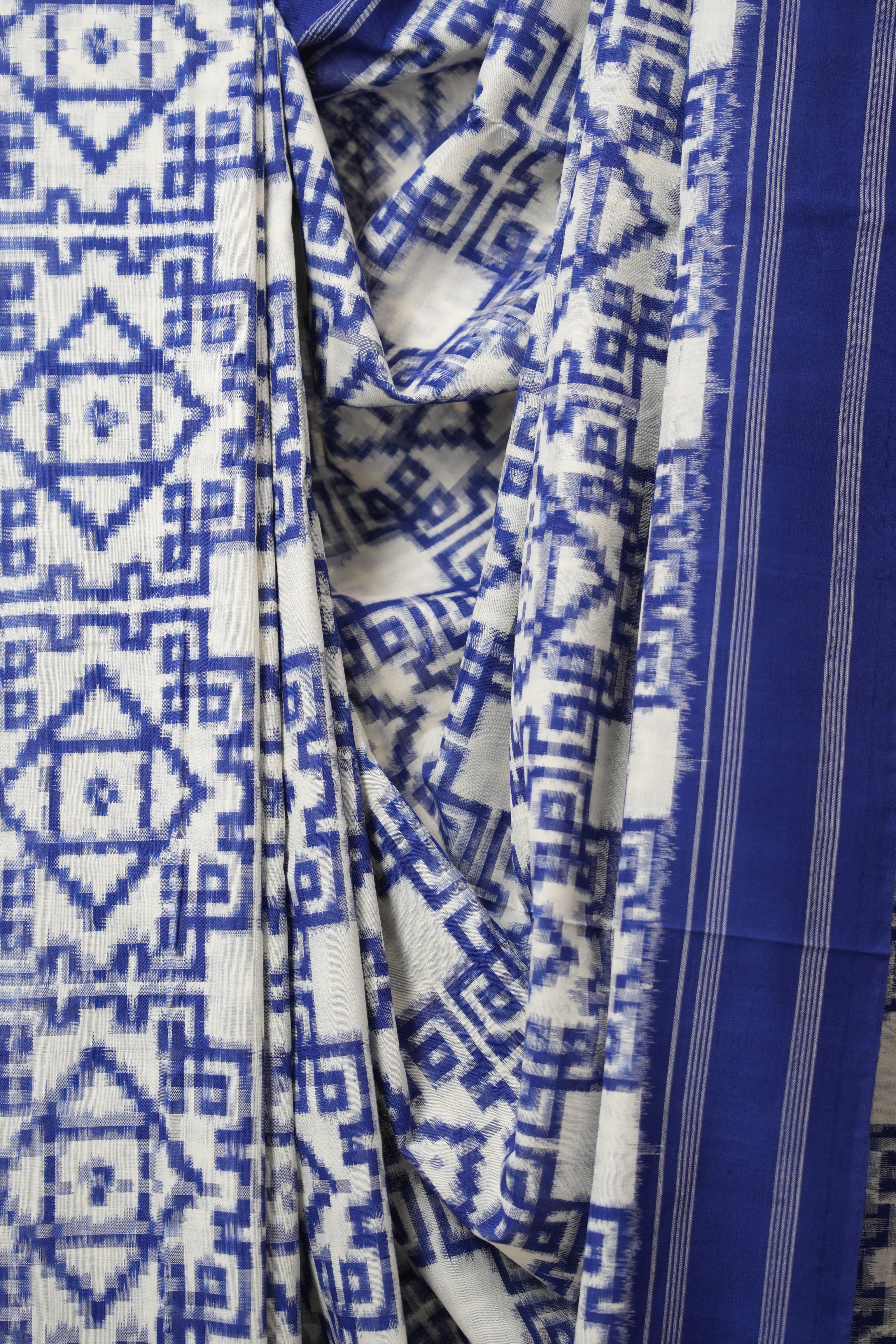White Pochampalli Cotton Ikat Saree - SRWPCIS696