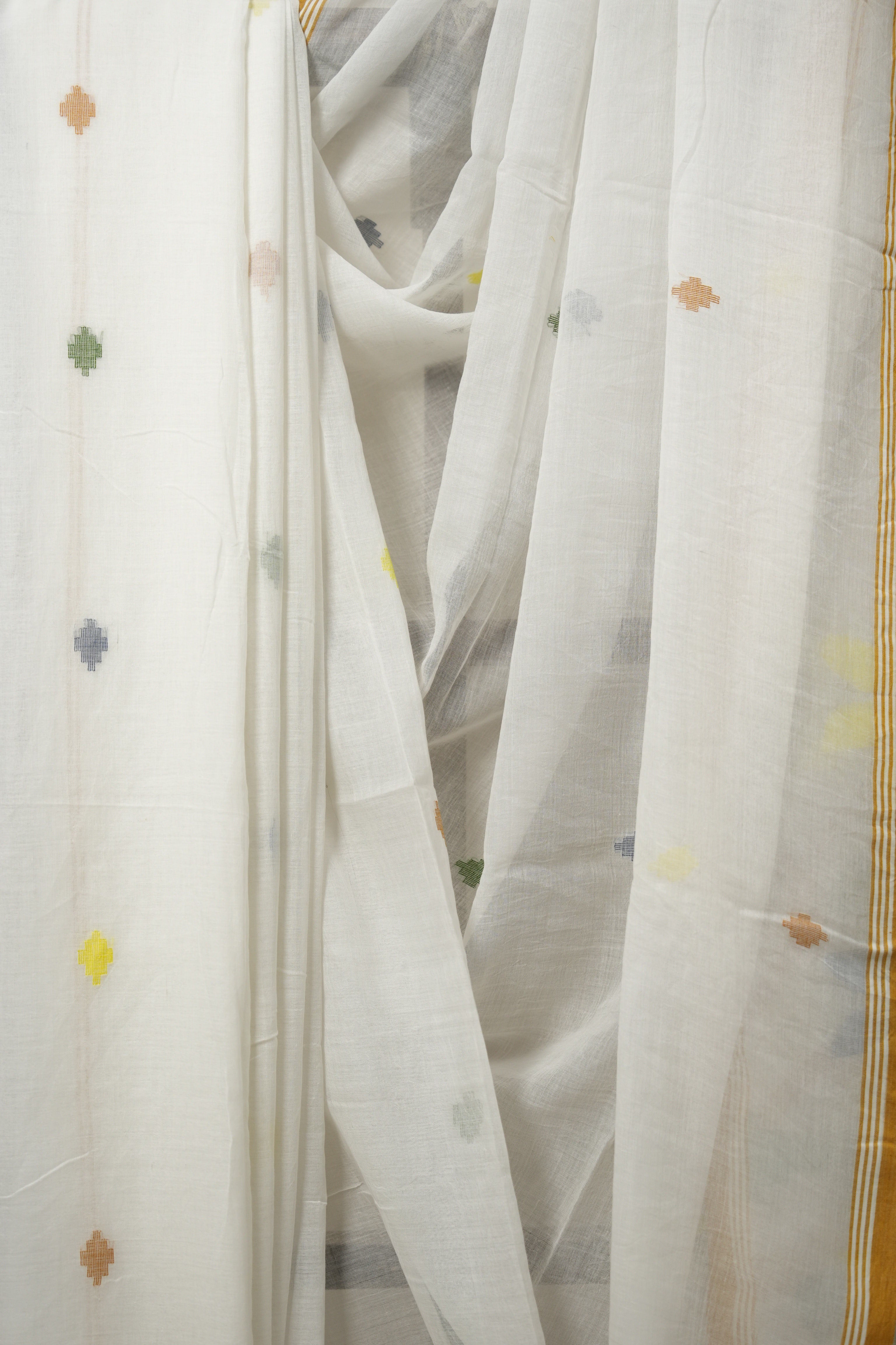 White Bengal Mul Cotton Saree - SRWBMCS023