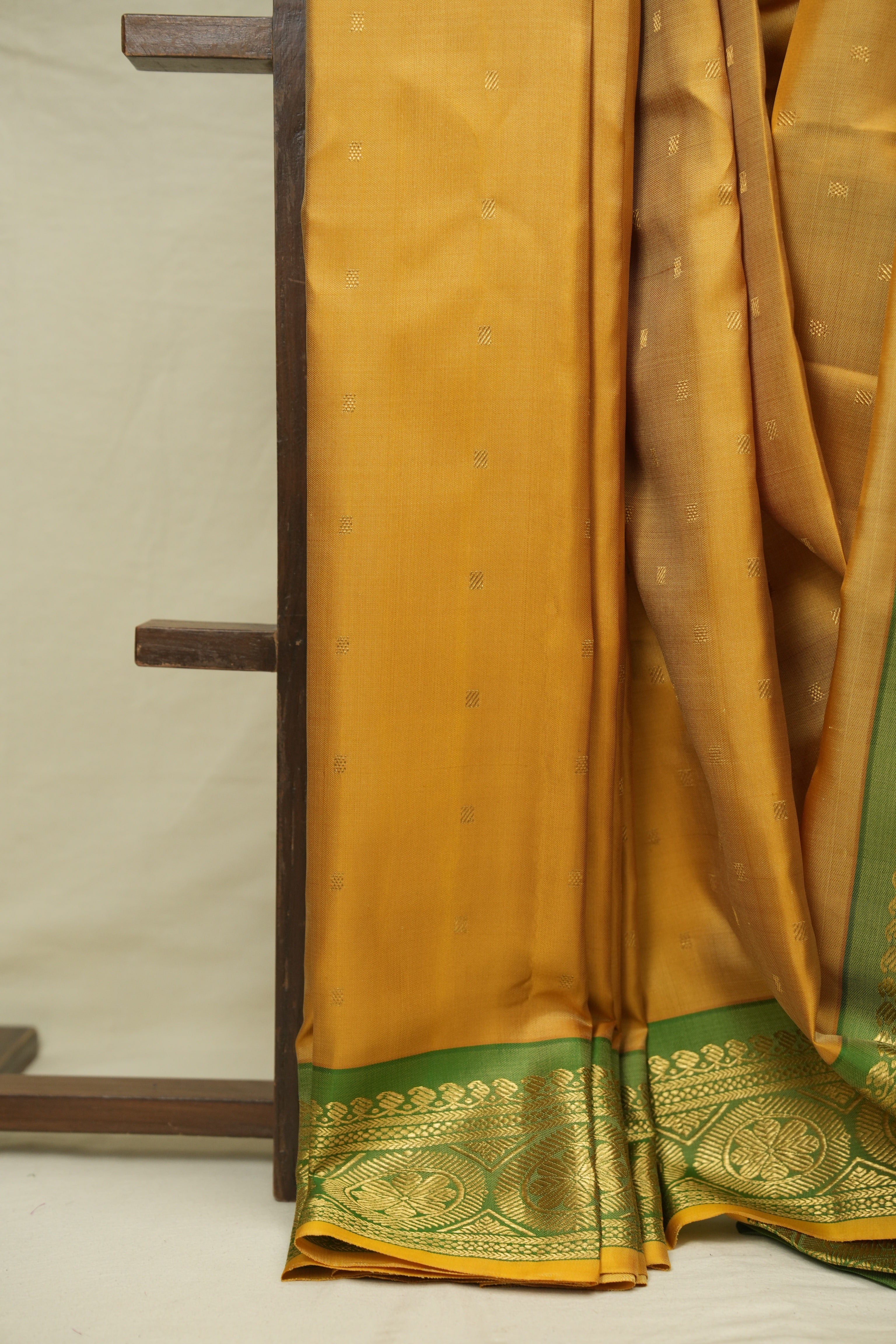 Golden Gadwal Silk Saree - SRGGSS649