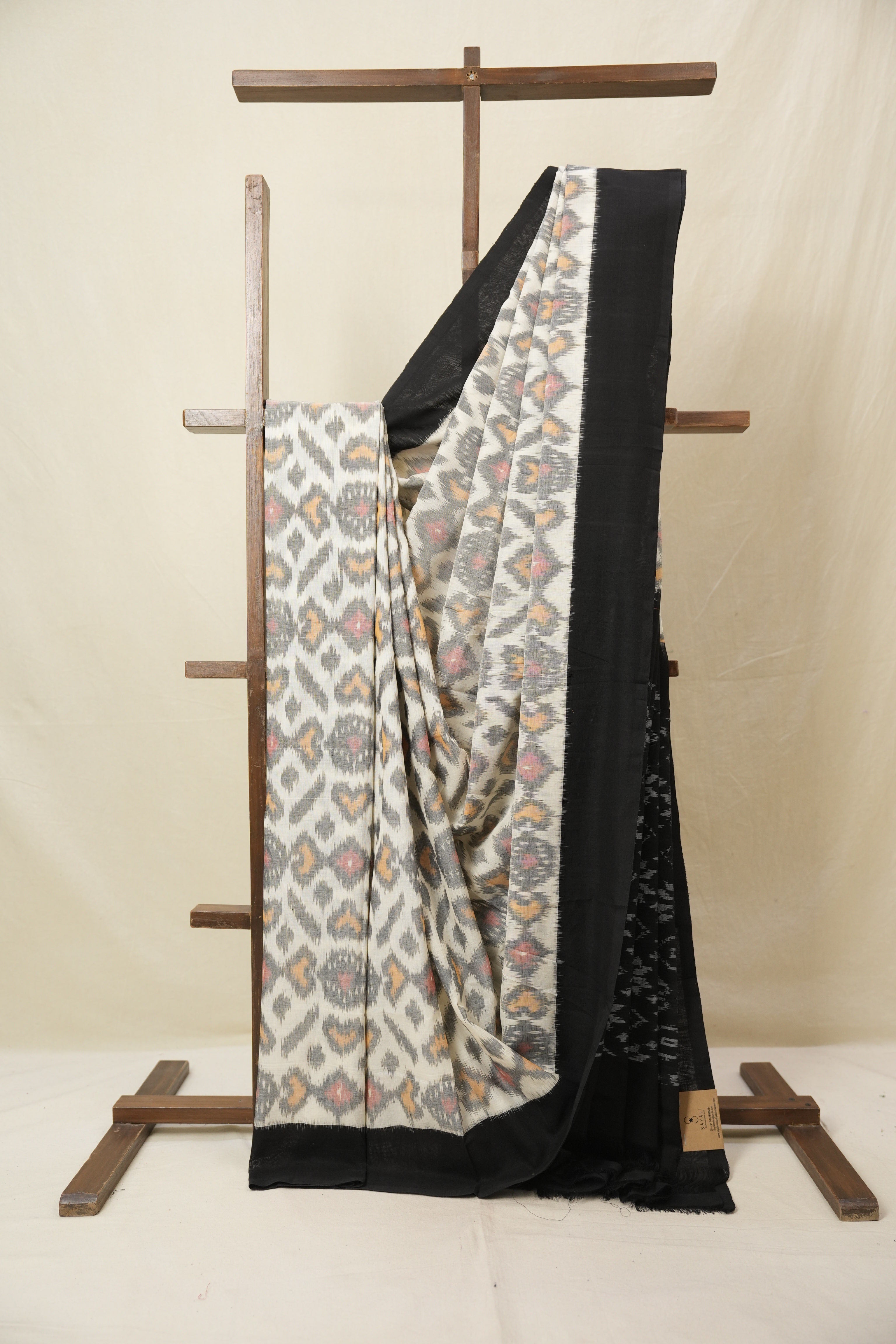White Pochampalli Cotton Ikat Saree - SRWPCIS676