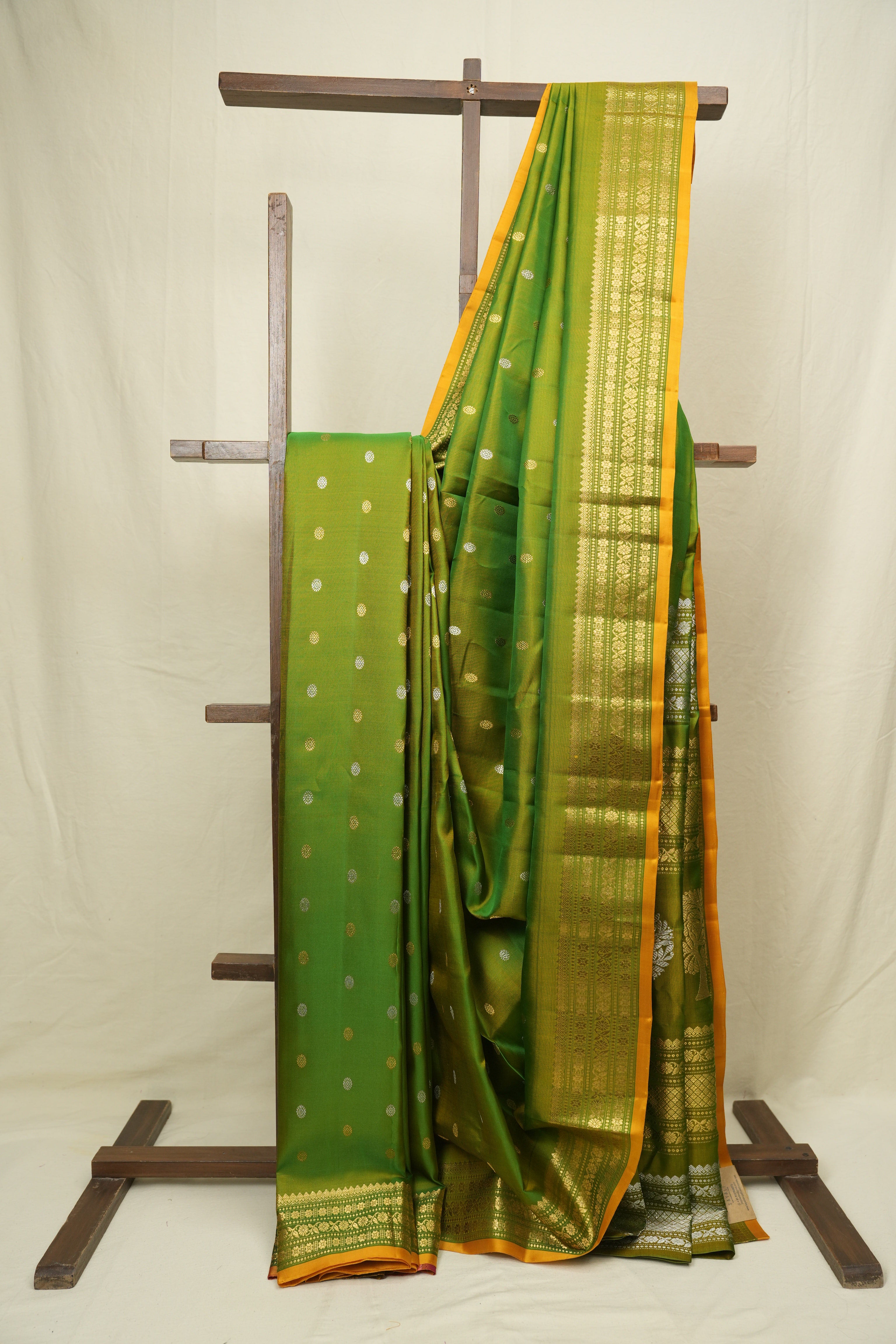 Dual Tone Green Gadwal Silk Saree - SRDTGGSS656