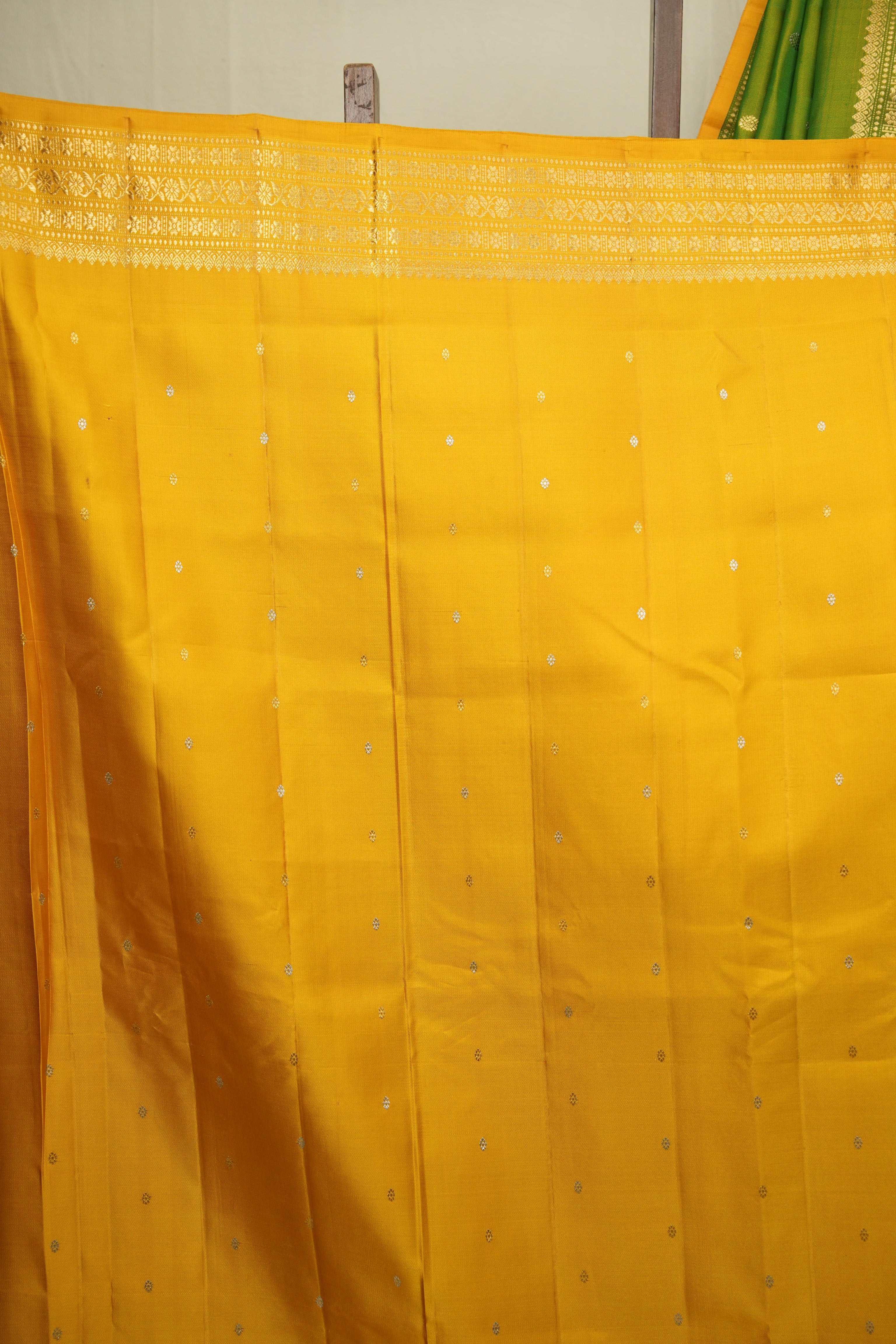 Dual Tone Green Gadwal Silk Saree - SRDTGGSS656