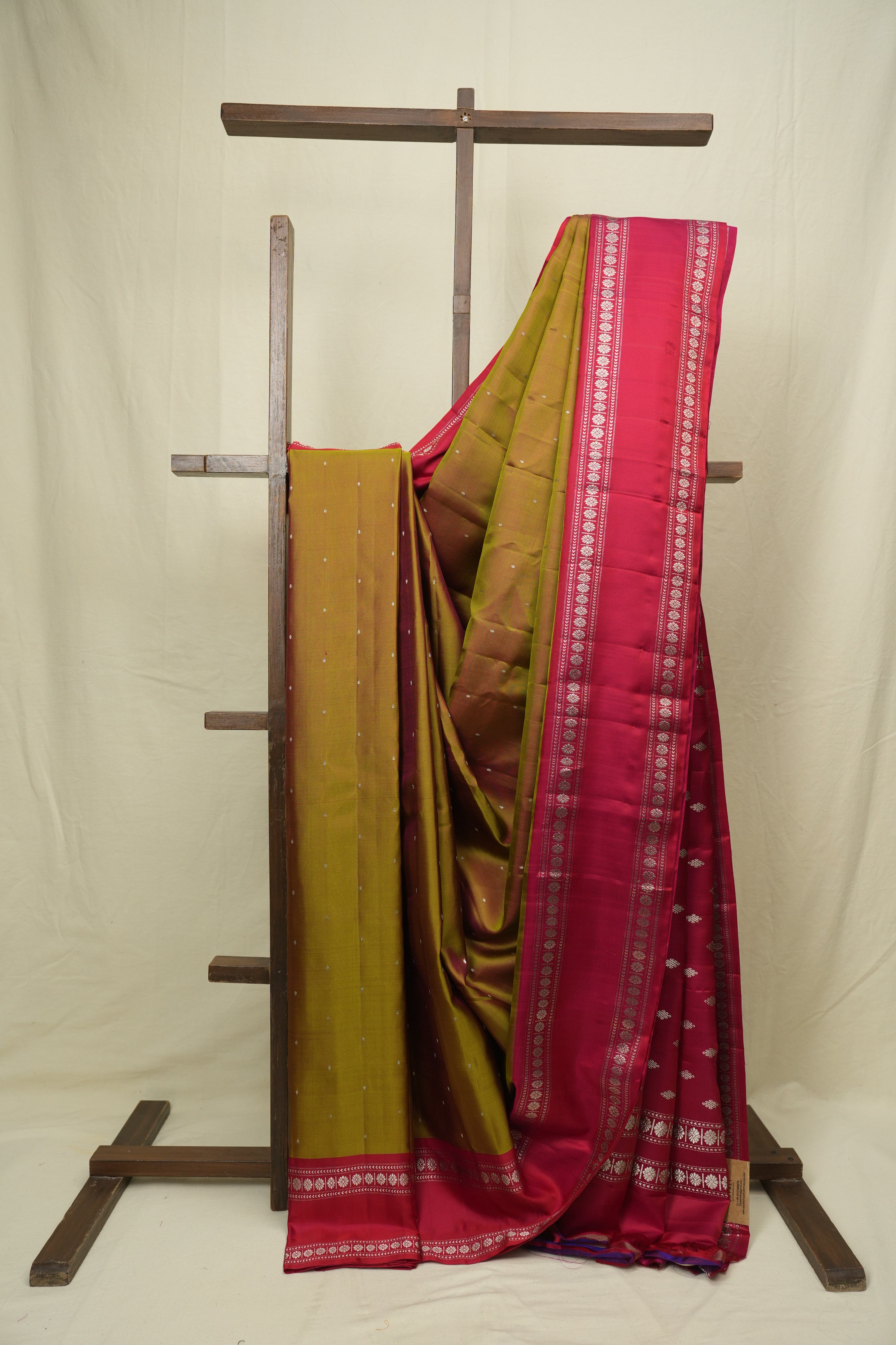 Mehendi Gadwal Silk Saree - SRMGSS651
