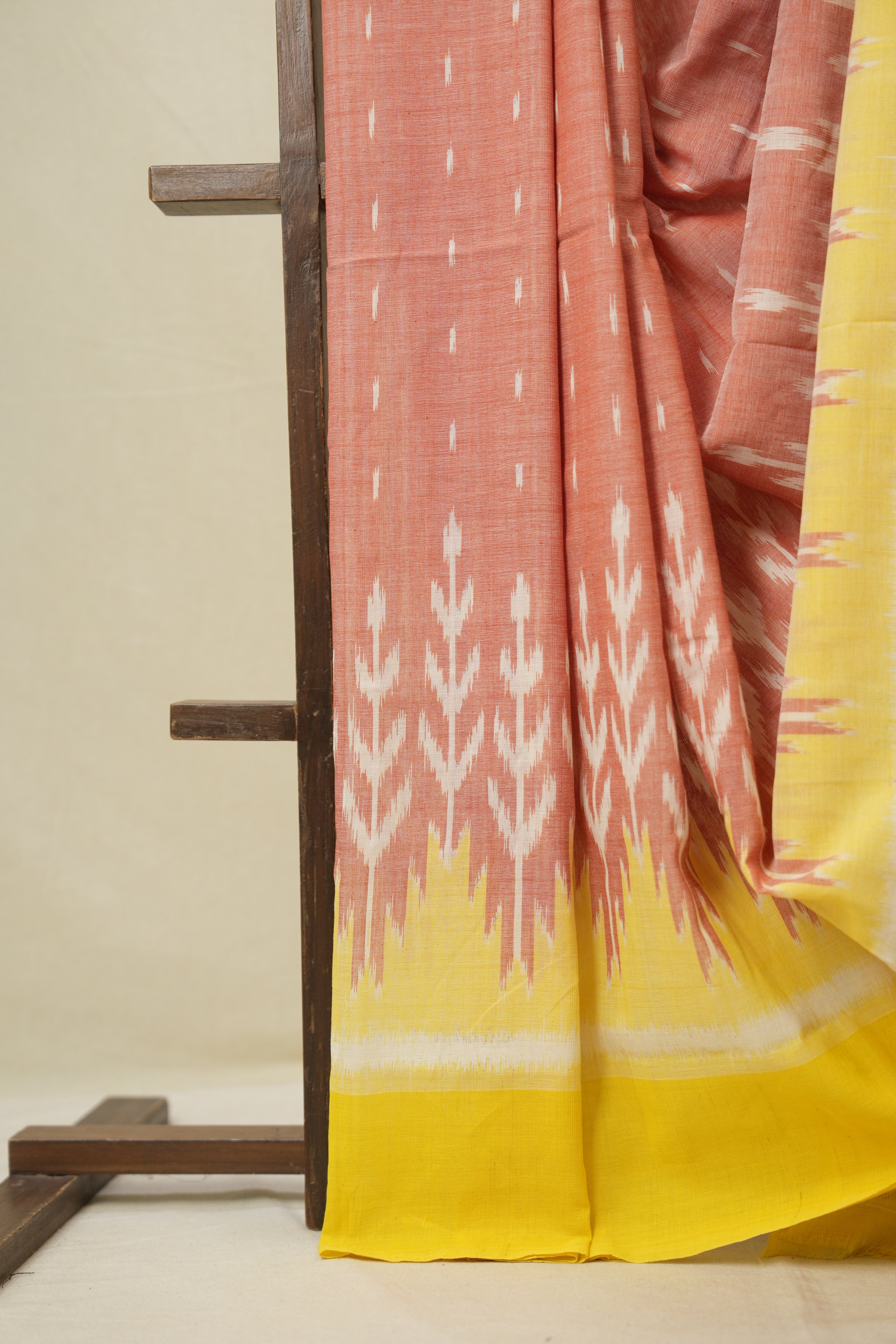 Pestle Red Pochampalli Cotton Ikat Saree - SRPRPCIS678
