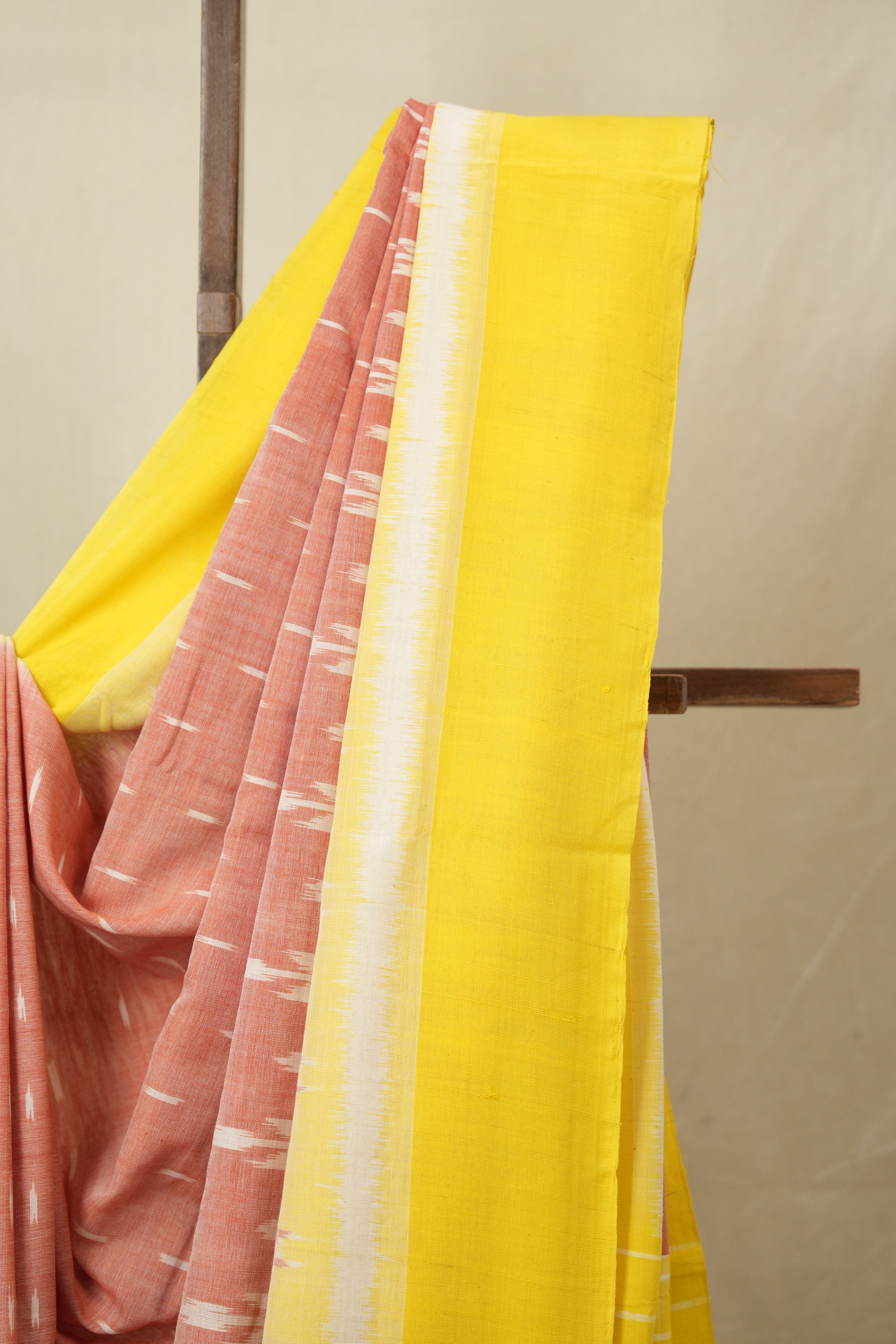 Pestle Red Pochampalli Cotton Ikat Saree - SRPRPCIS678