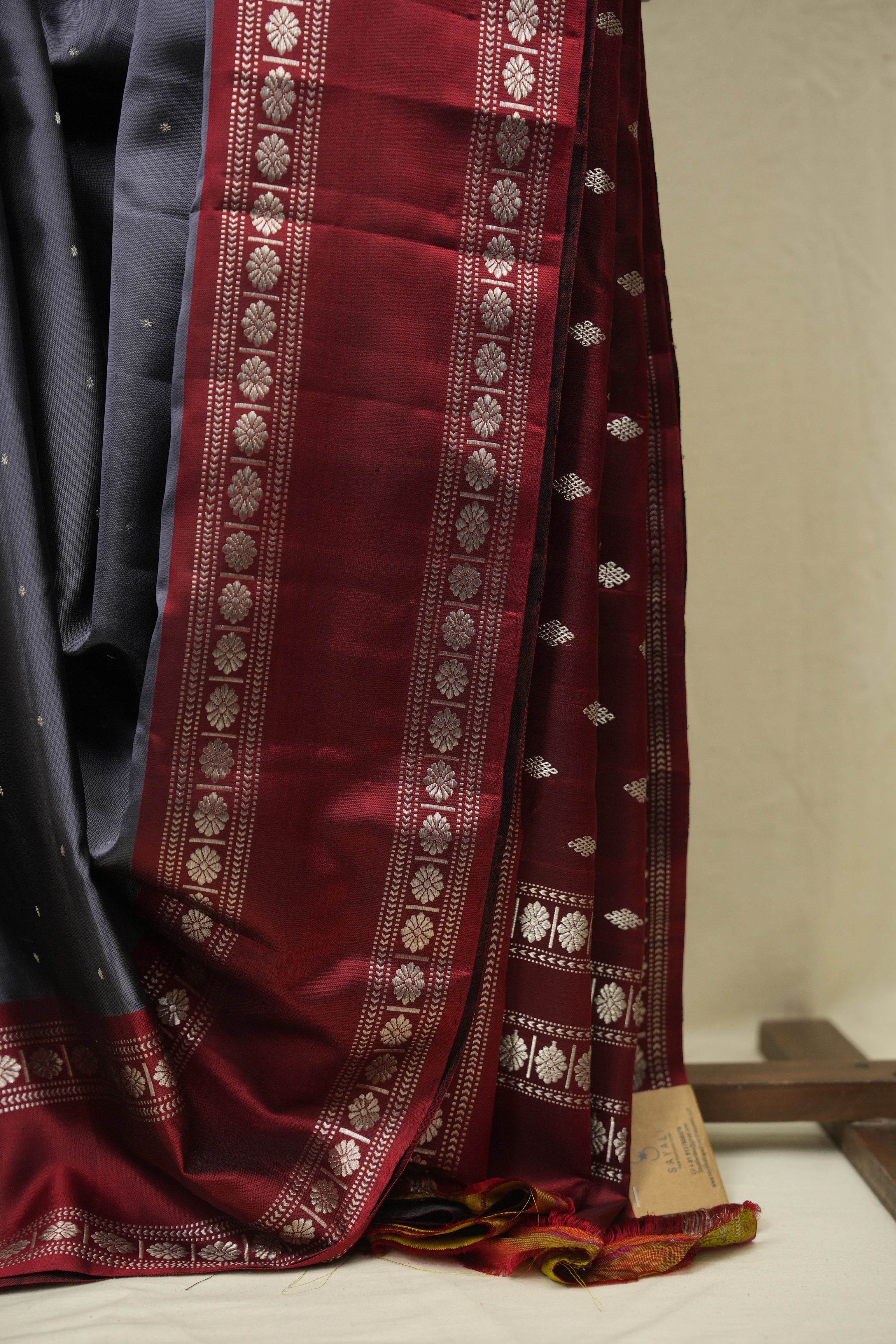 Grey Gadwal Silk Saree - SRGGSS648