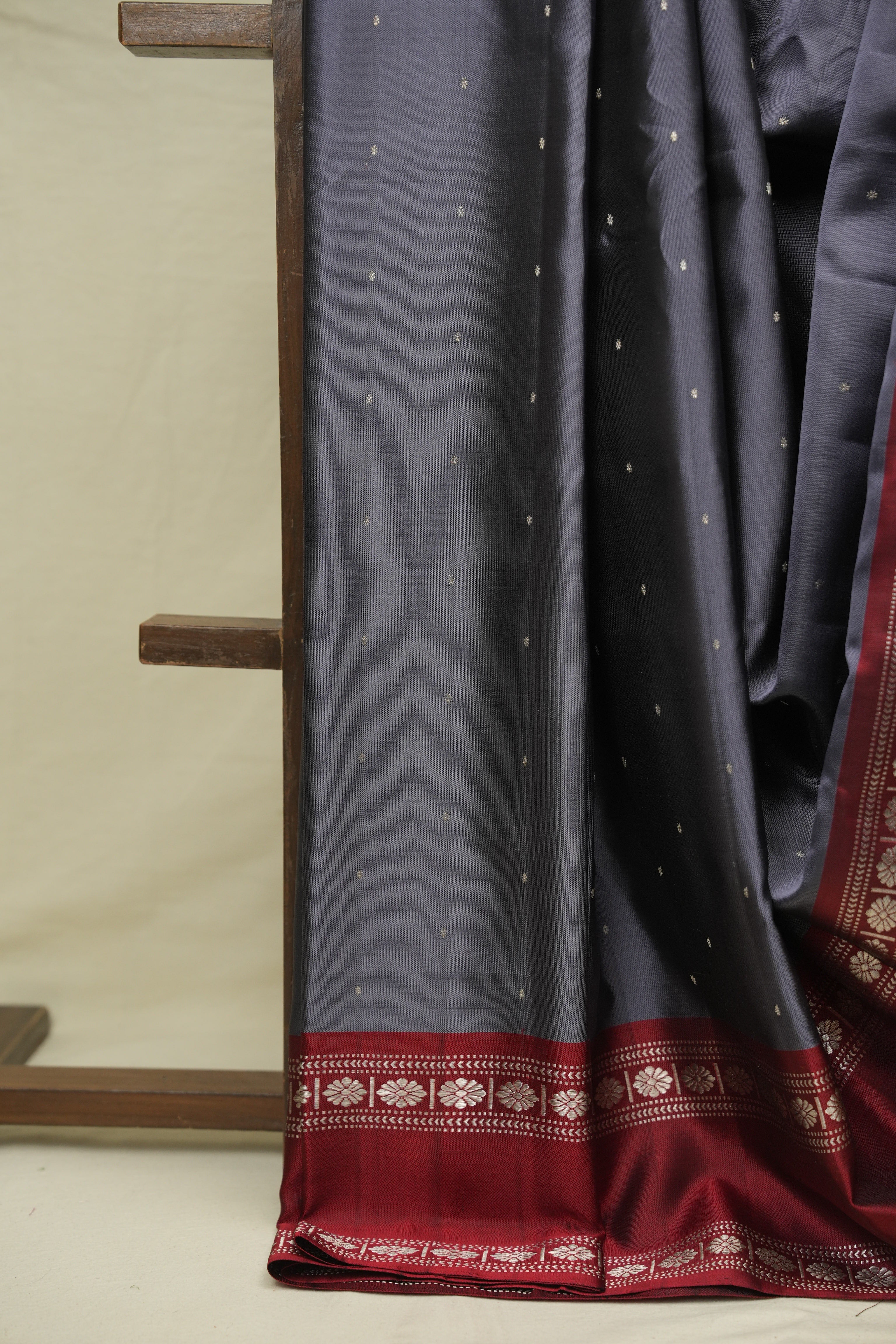 Grey Gadwal Silk Saree - SRGGSS648