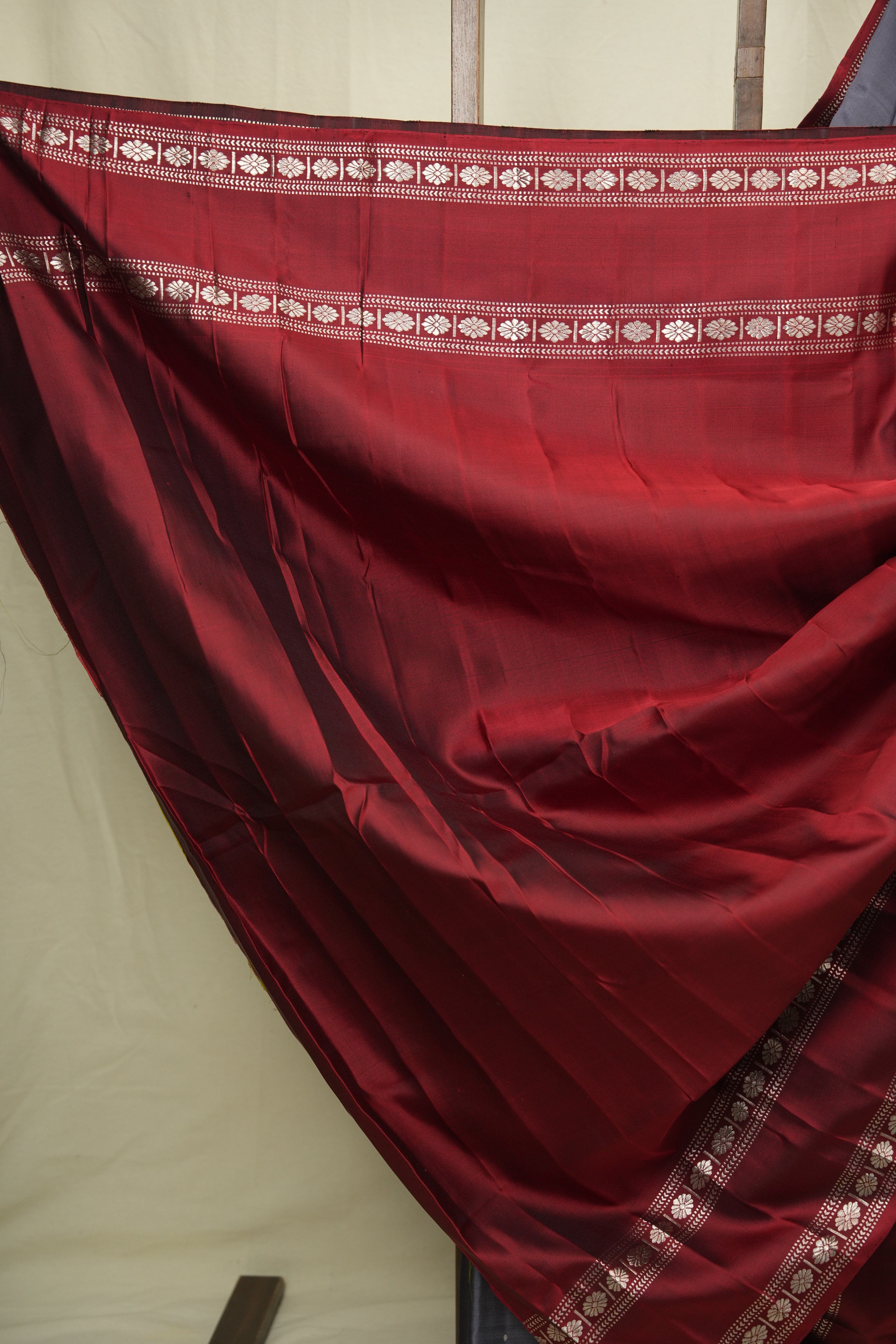 Grey Gadwal Silk Saree - SRGGSS648