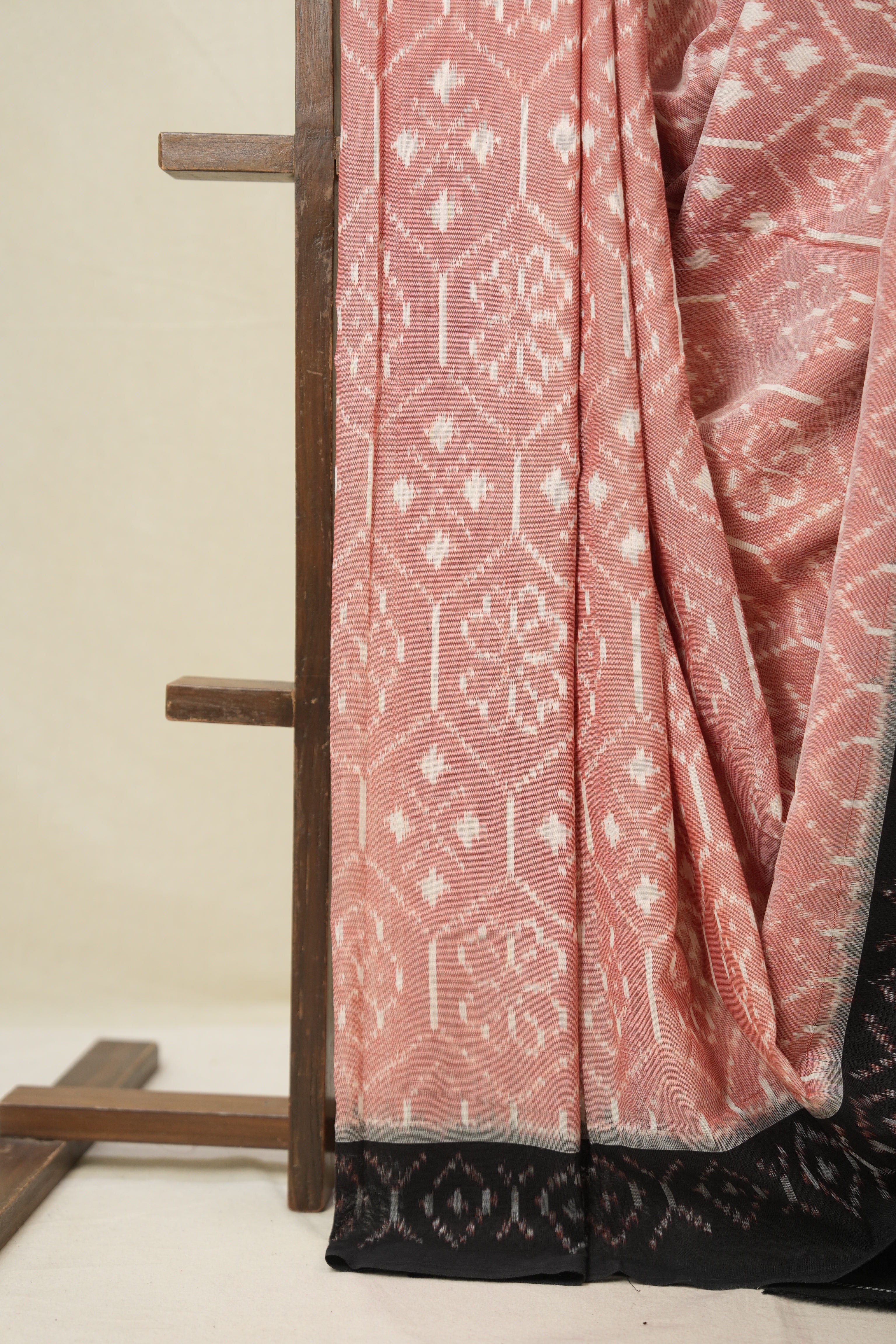 Pestle Red Pochampalli Cotton Ikat Saree - SRPRPCIS675