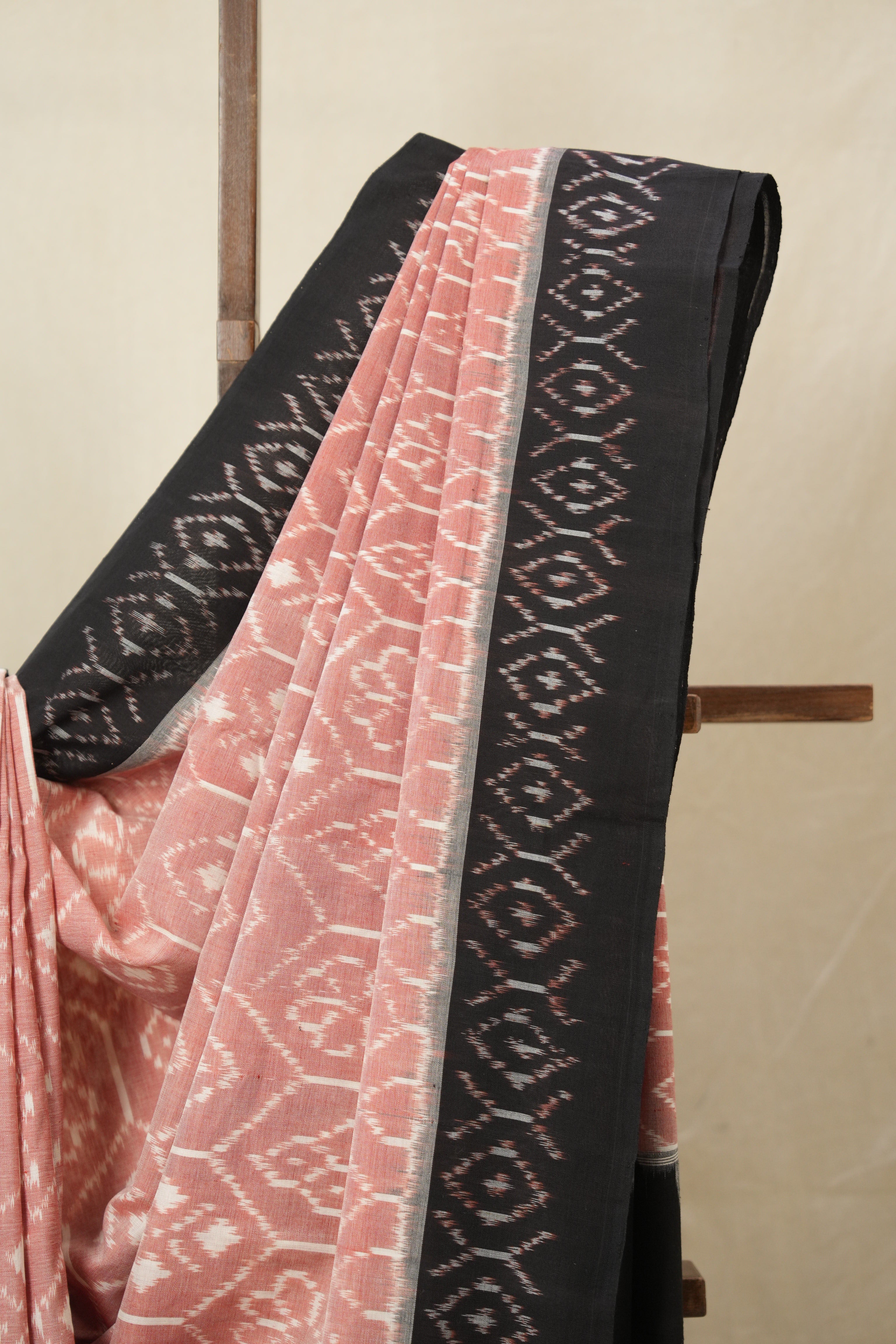 Pestle Red Pochampalli Cotton Ikat Saree - SRPRPCIS675