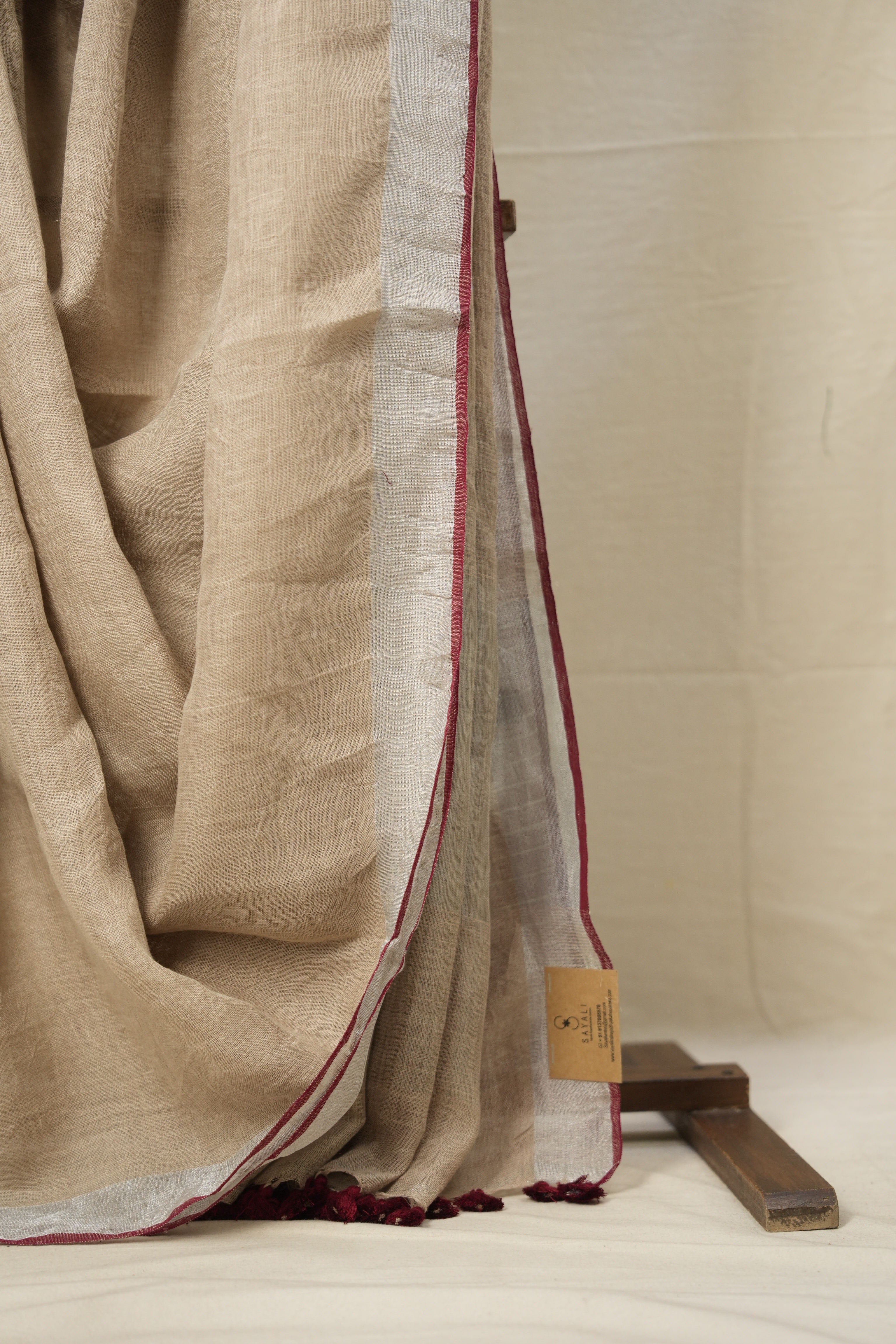 Wheat Gold Plain Linen Saree With Maroon Tassels - SRWGPLS515