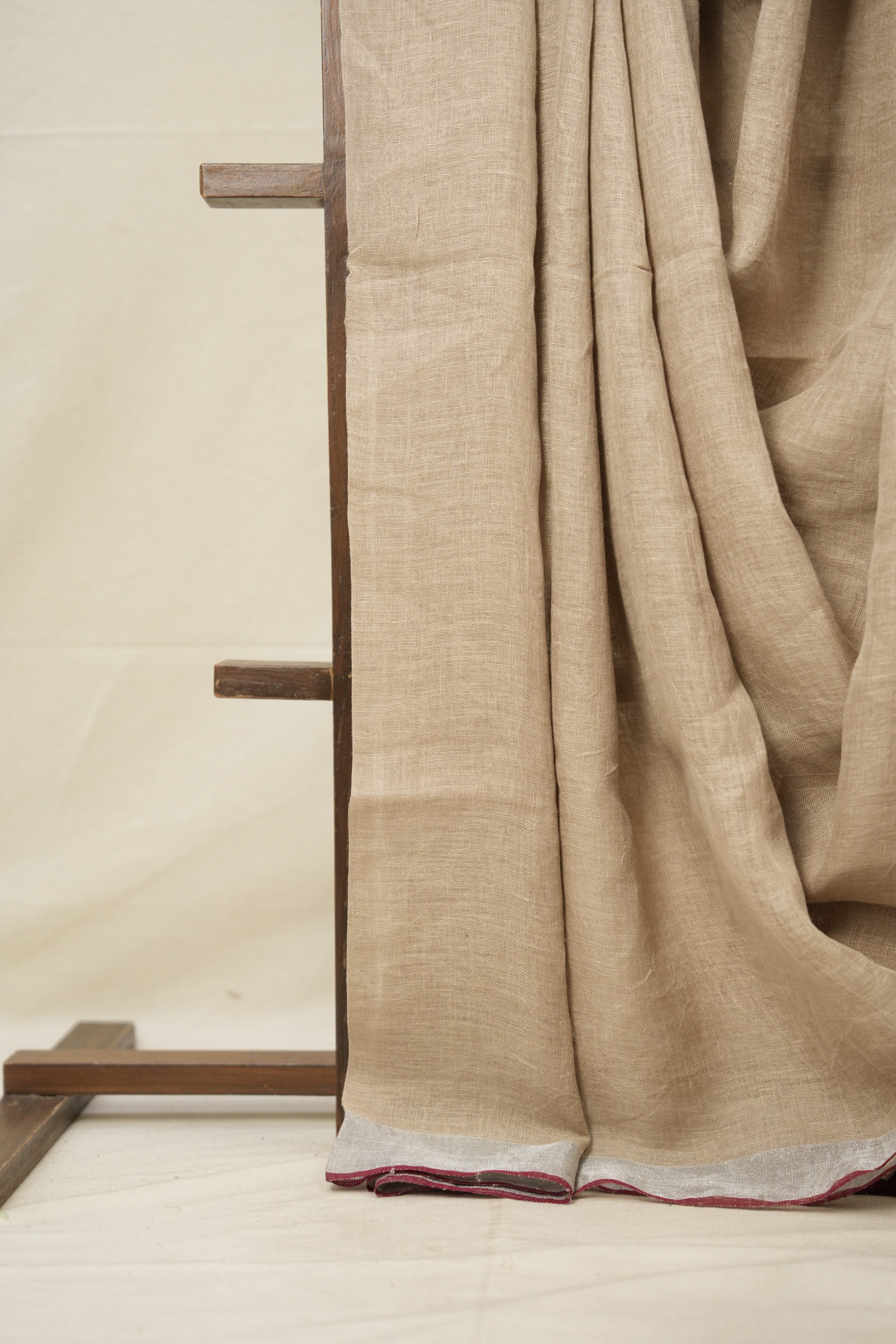 Wheat Gold Plain Linen Saree With Maroon Tassels - SRWGPLS332