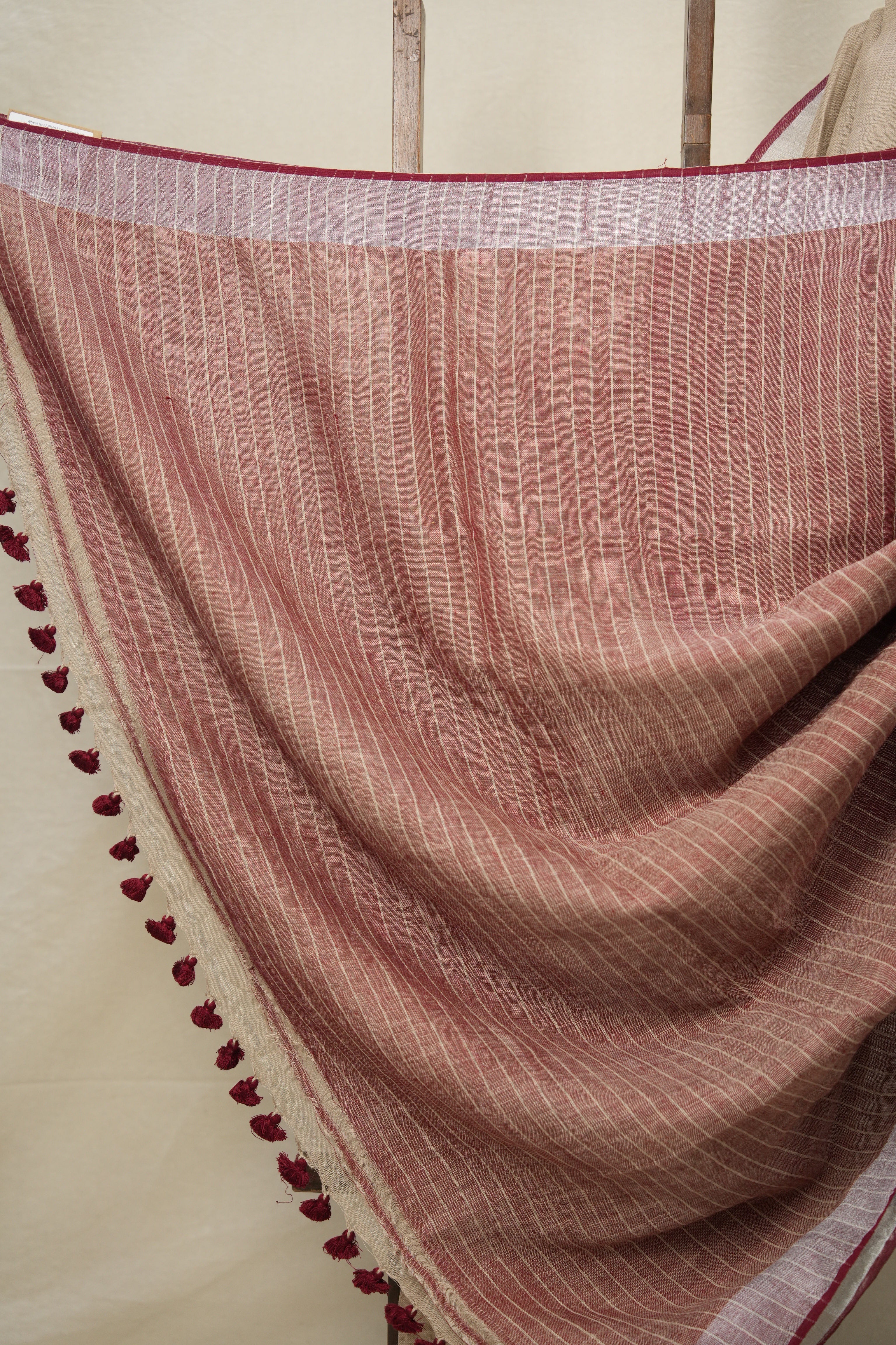 Wheat Gold Plain Linen Saree With Maroon Tassels - SRWGPLS515