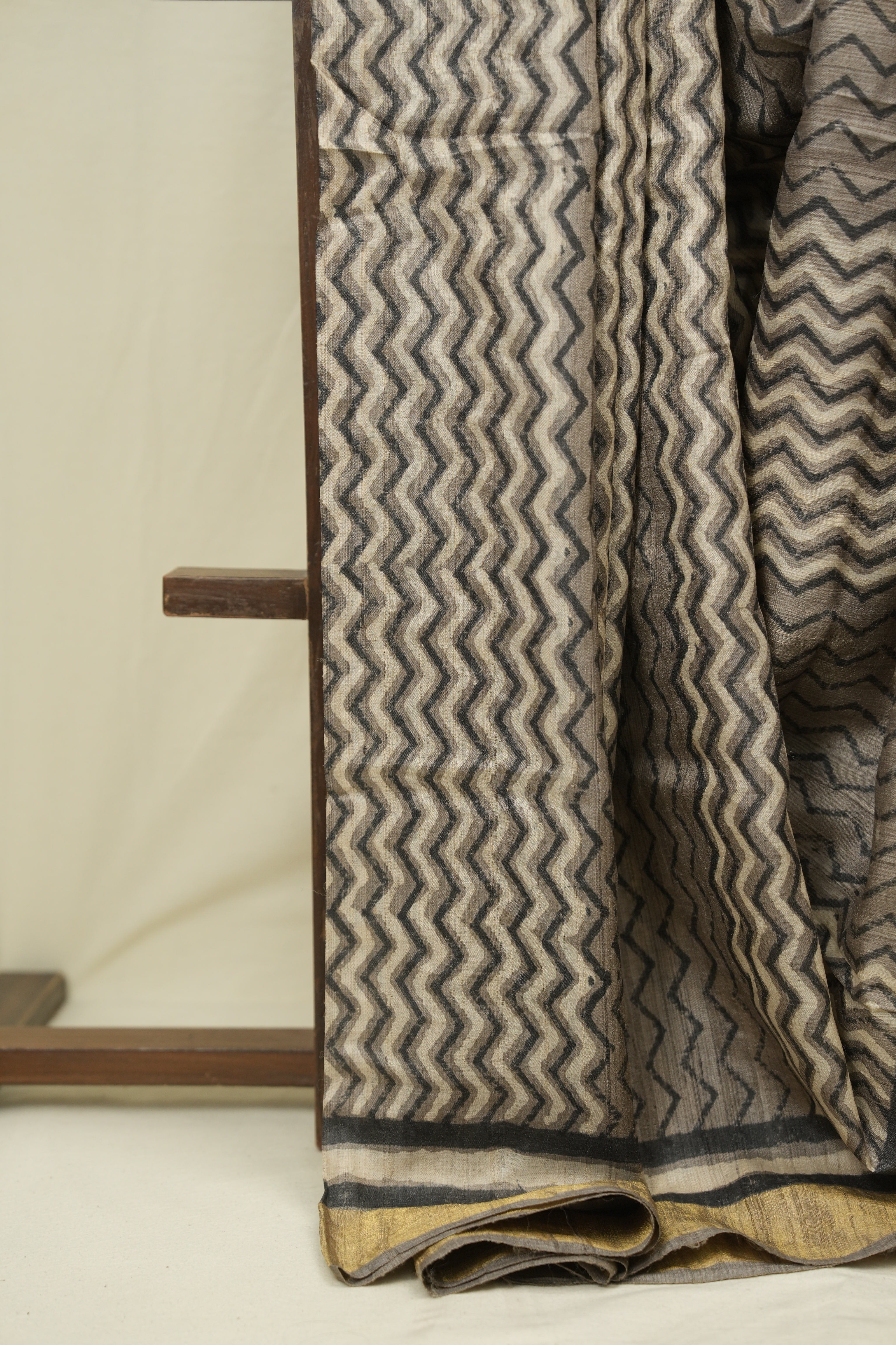 Grey Beige  HBP Tussar Silk Saree - SRGBHTSS757
