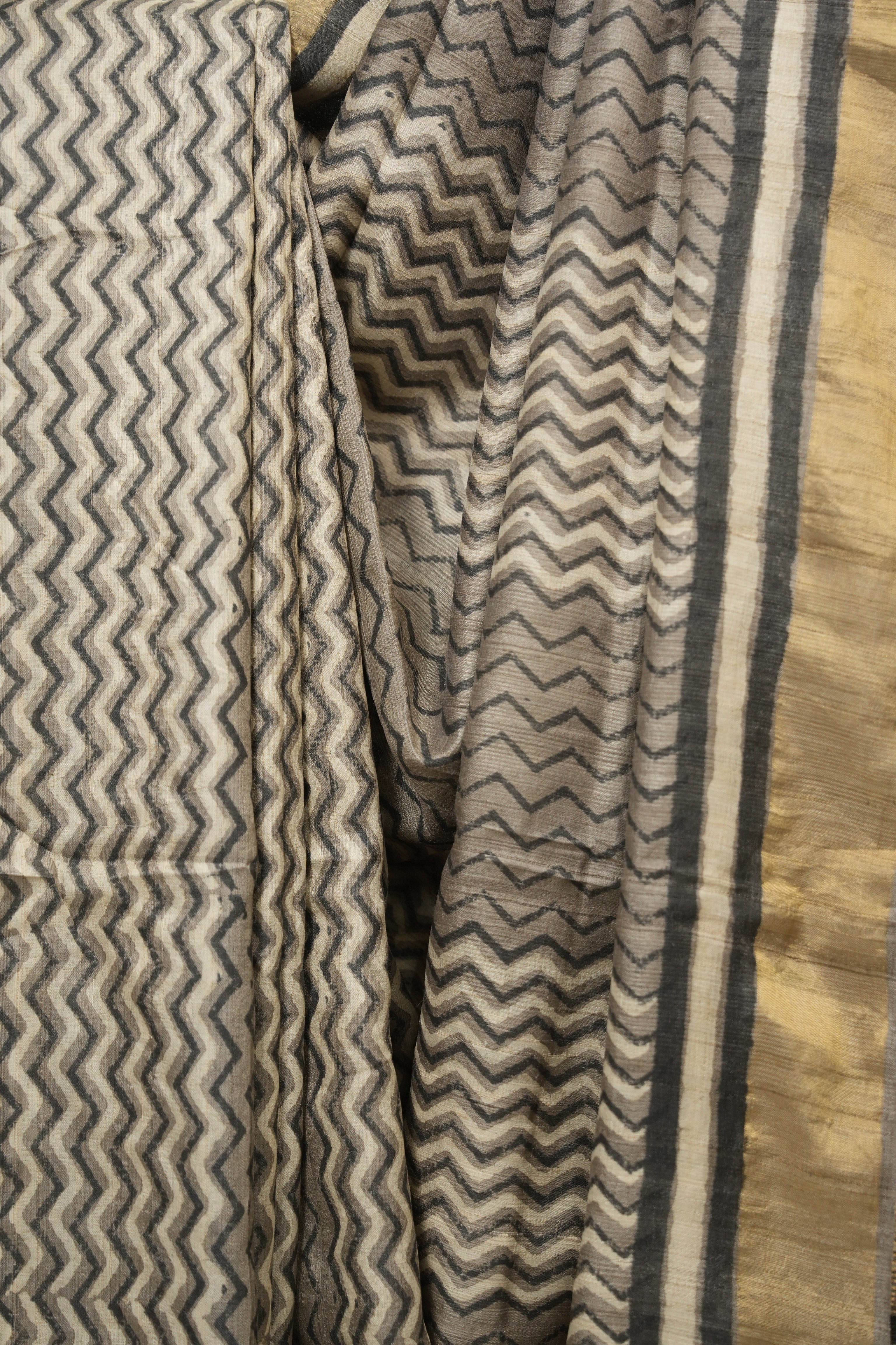 Grey Beige  HBP Tussar Silk Saree - SRGBHTSS757