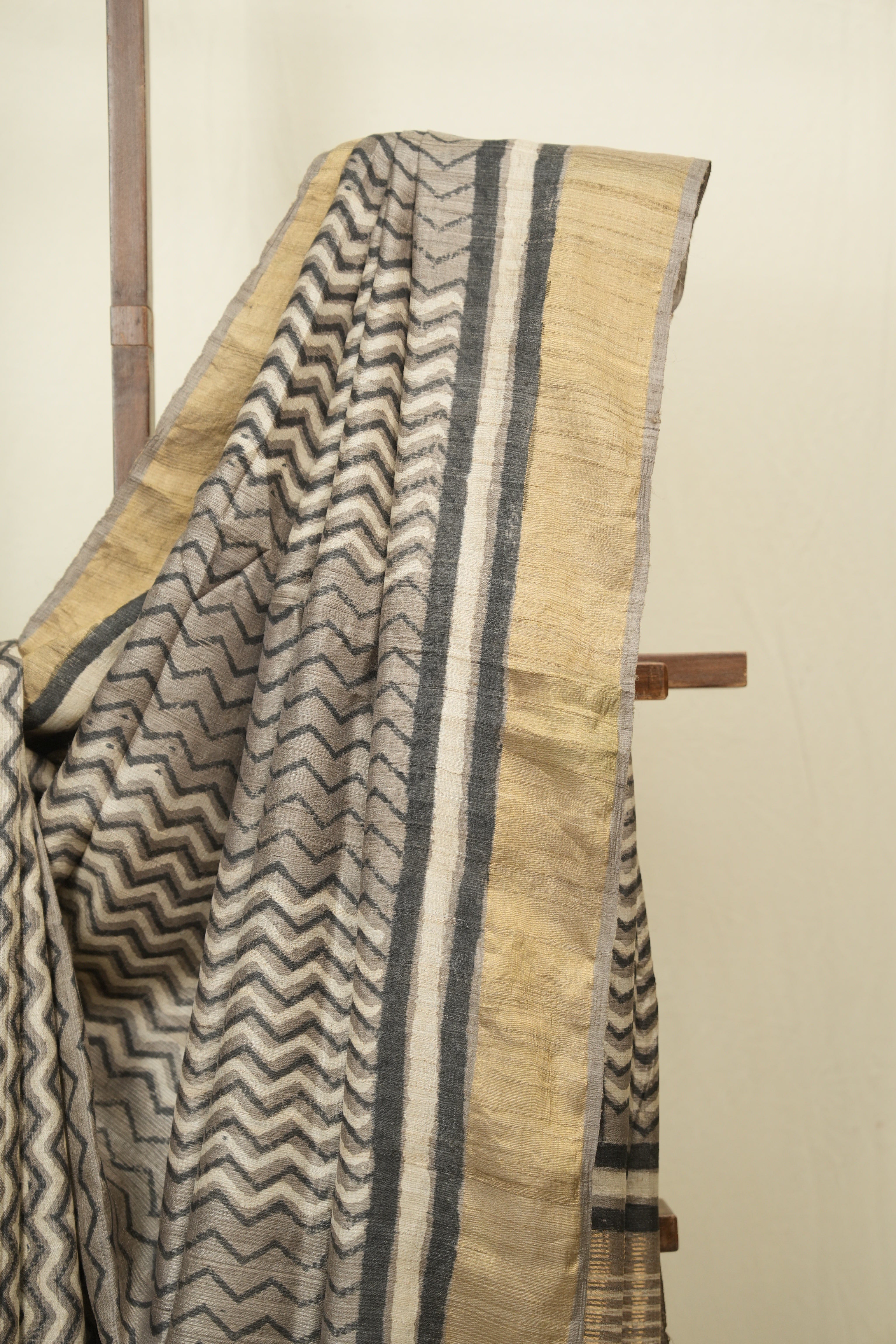 Grey Beige  HBP Tussar Silk Saree - SRGBHTSS757
