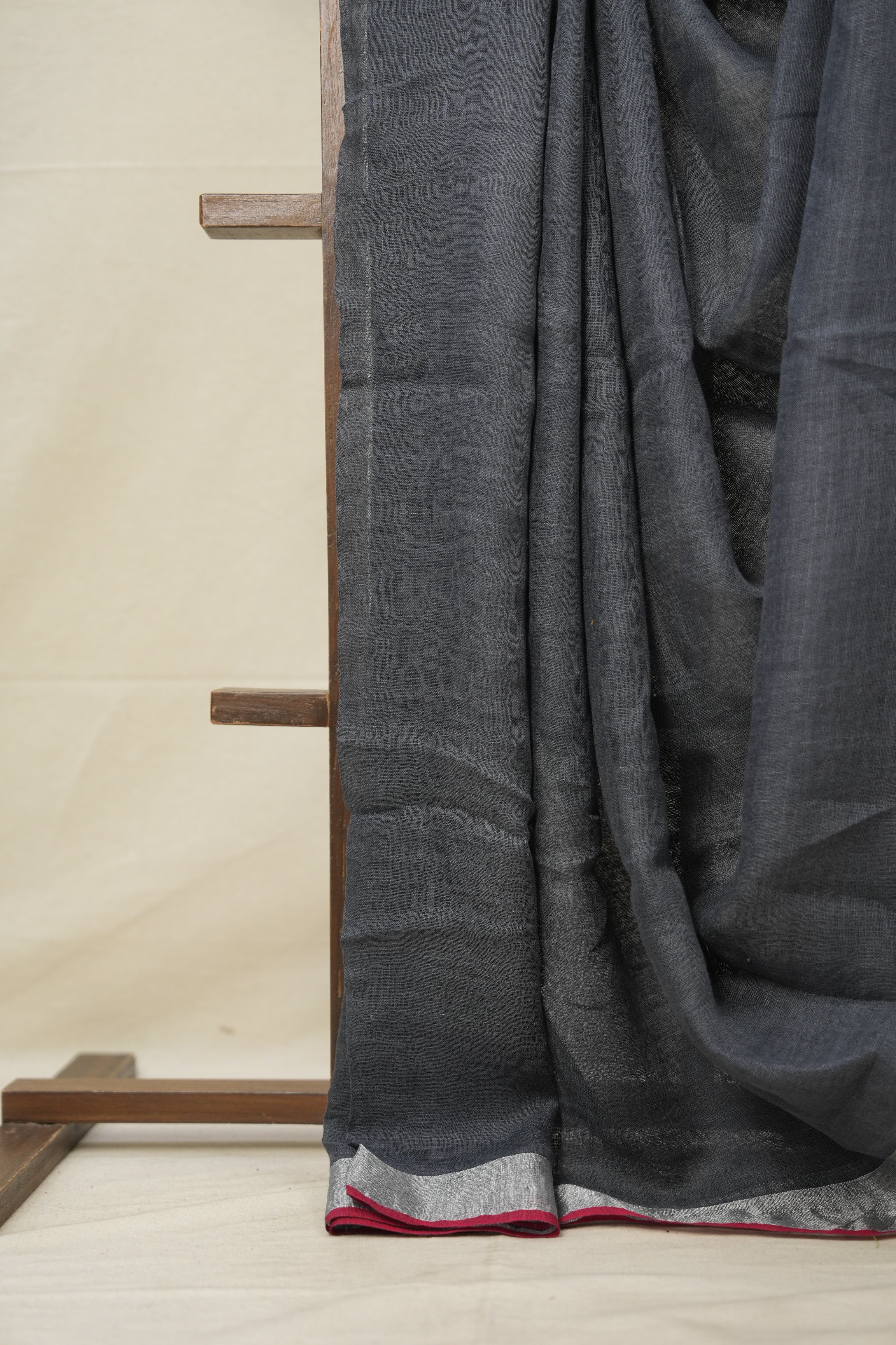 Grey Plain Linen Saree With Red Tassels - SRGPLS331