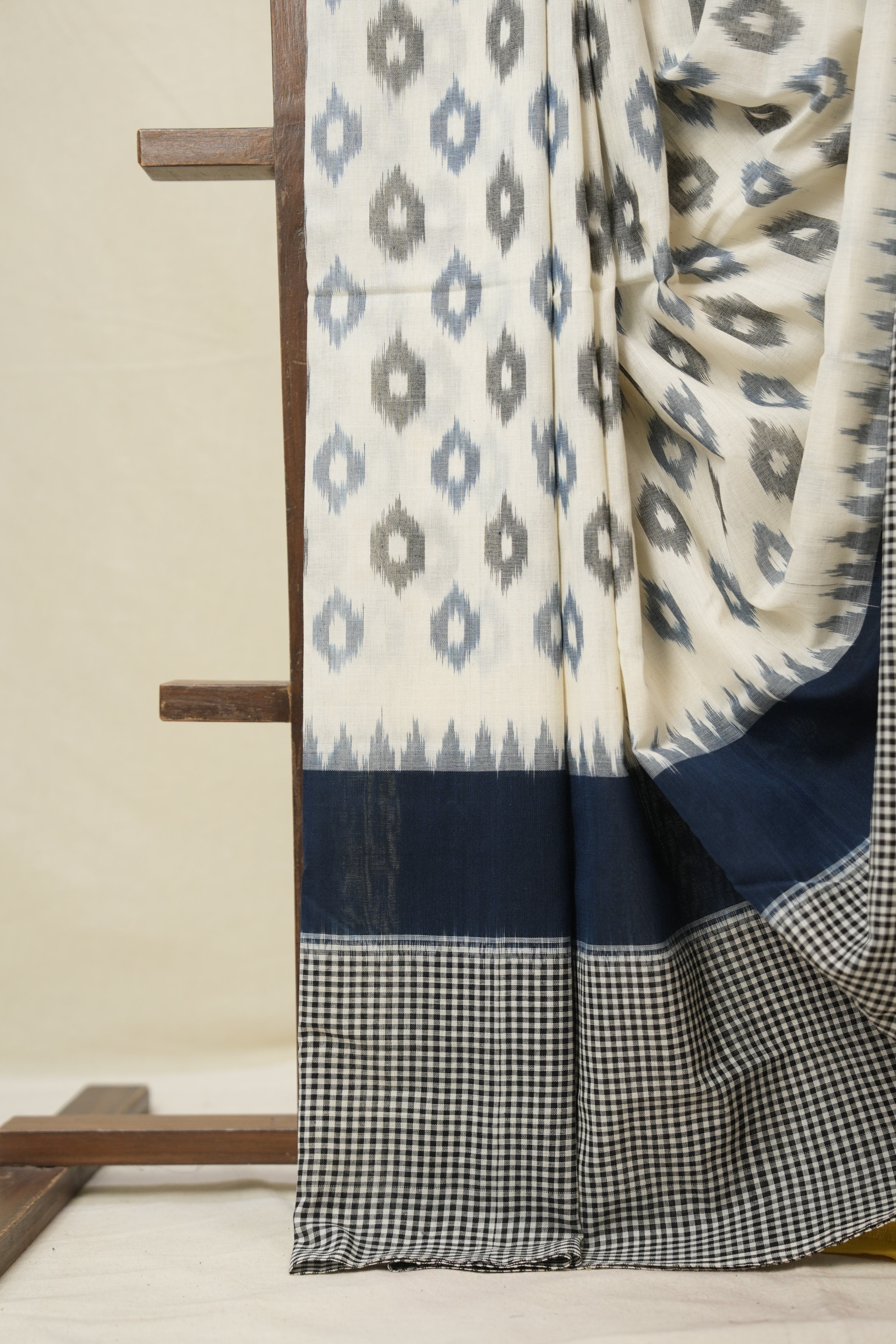 White  Pochampalli Cotton Ikat Saree - SRWPPCIS707