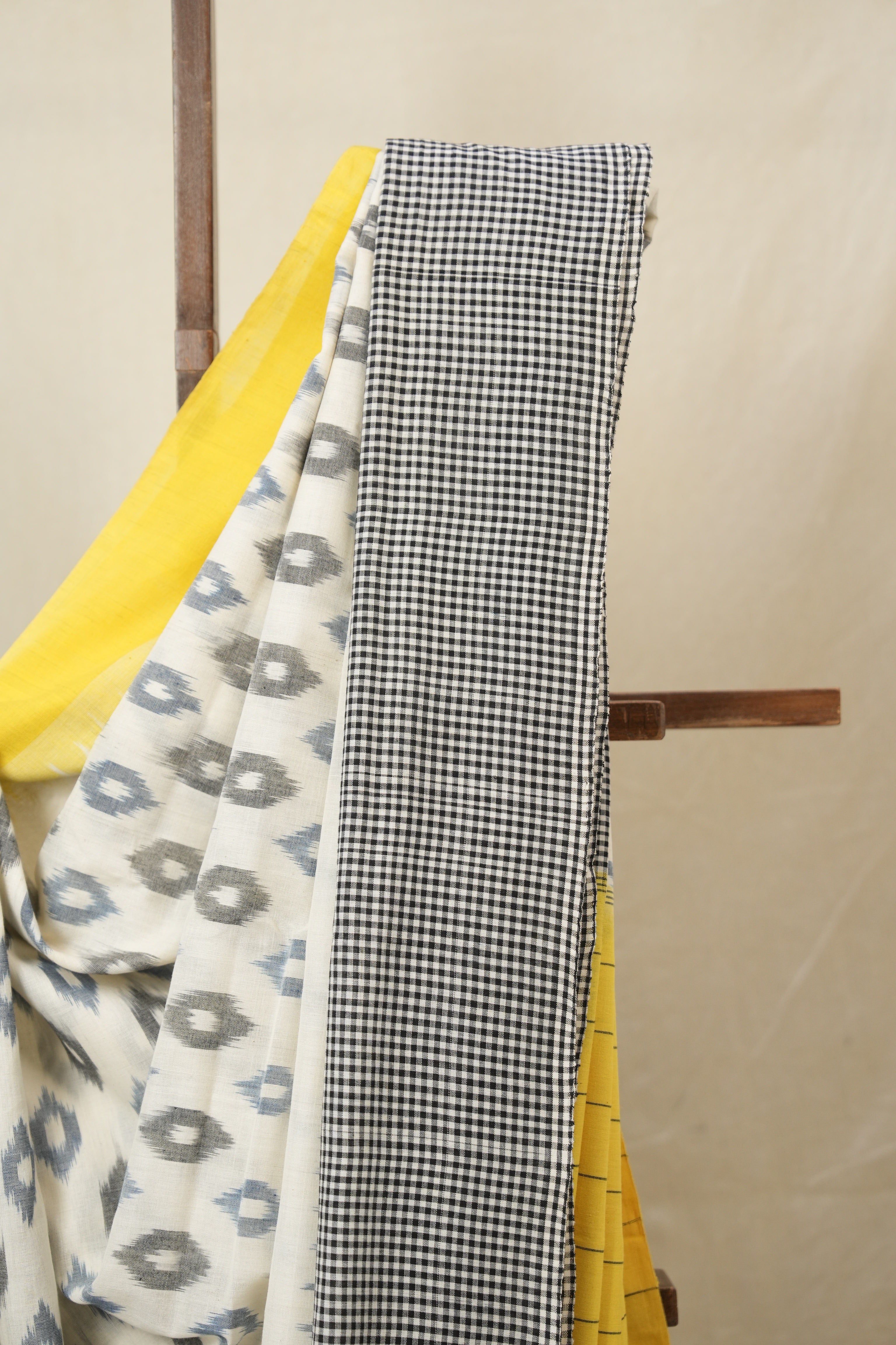 White  Pochampalli Cotton Ikat Saree - SRWPPCIS707