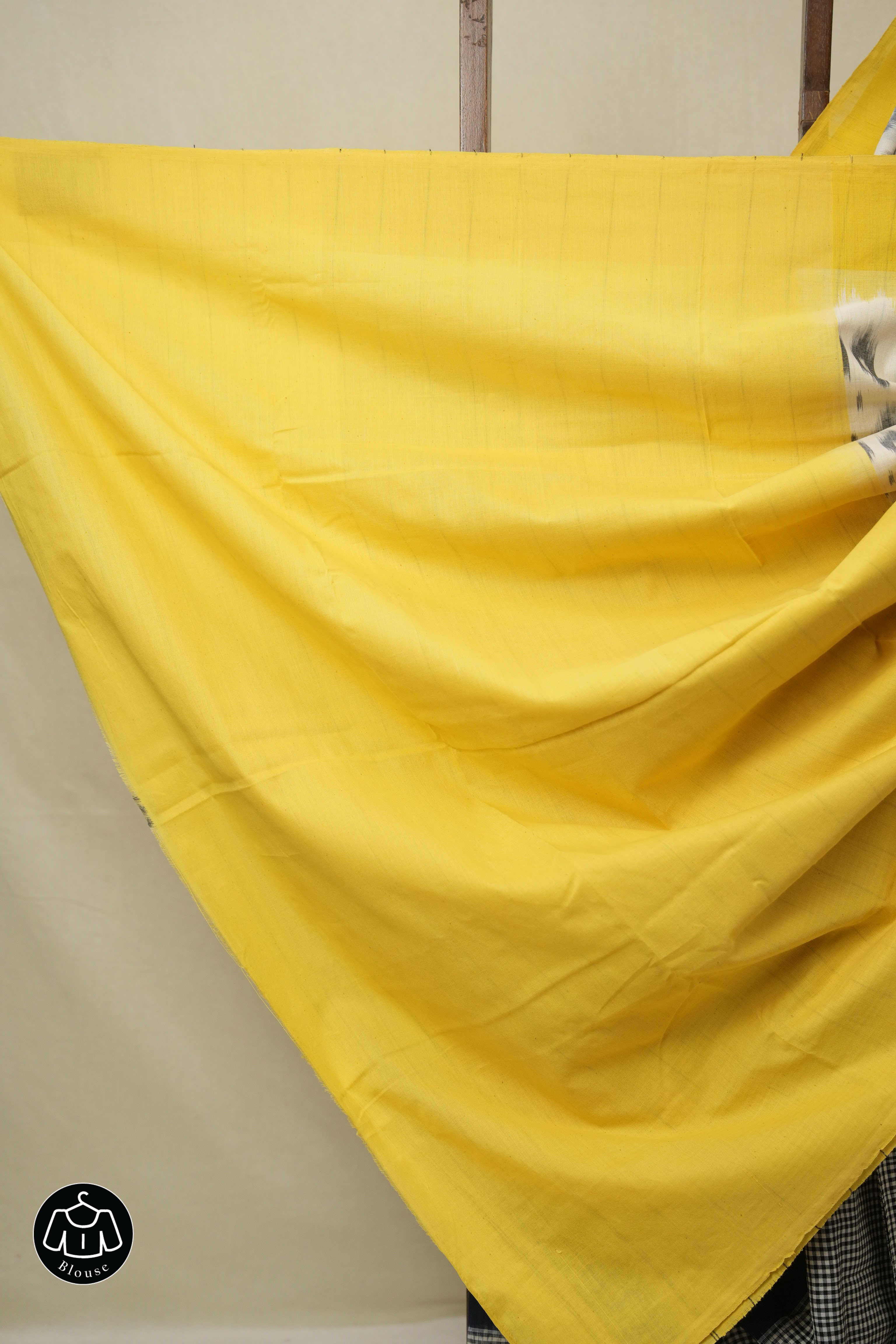 White  Pochampalli Cotton Ikat Saree - SRWPPCIS707