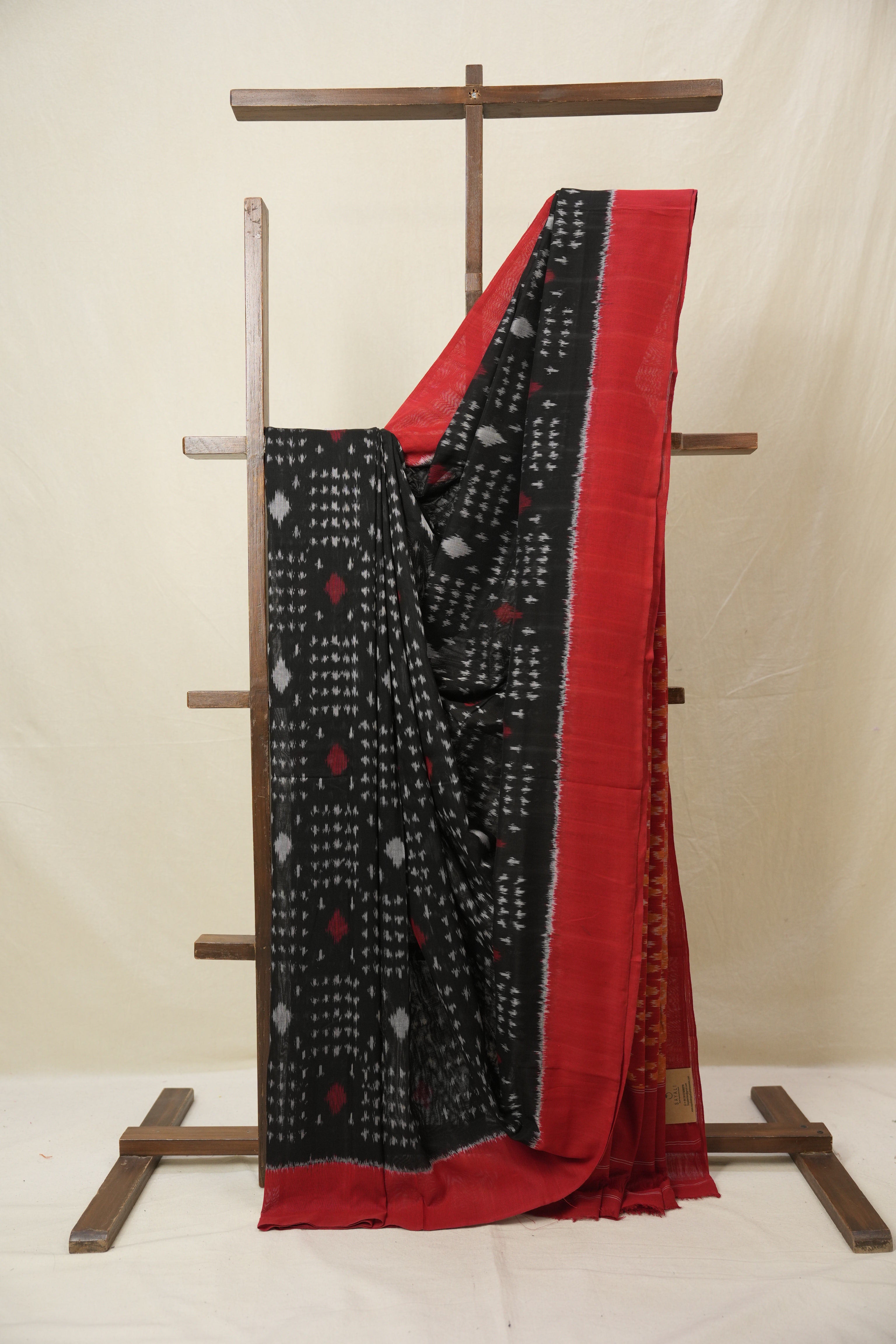 Black Pochampalli Cotton Ikat Saree - SRBPCIS704