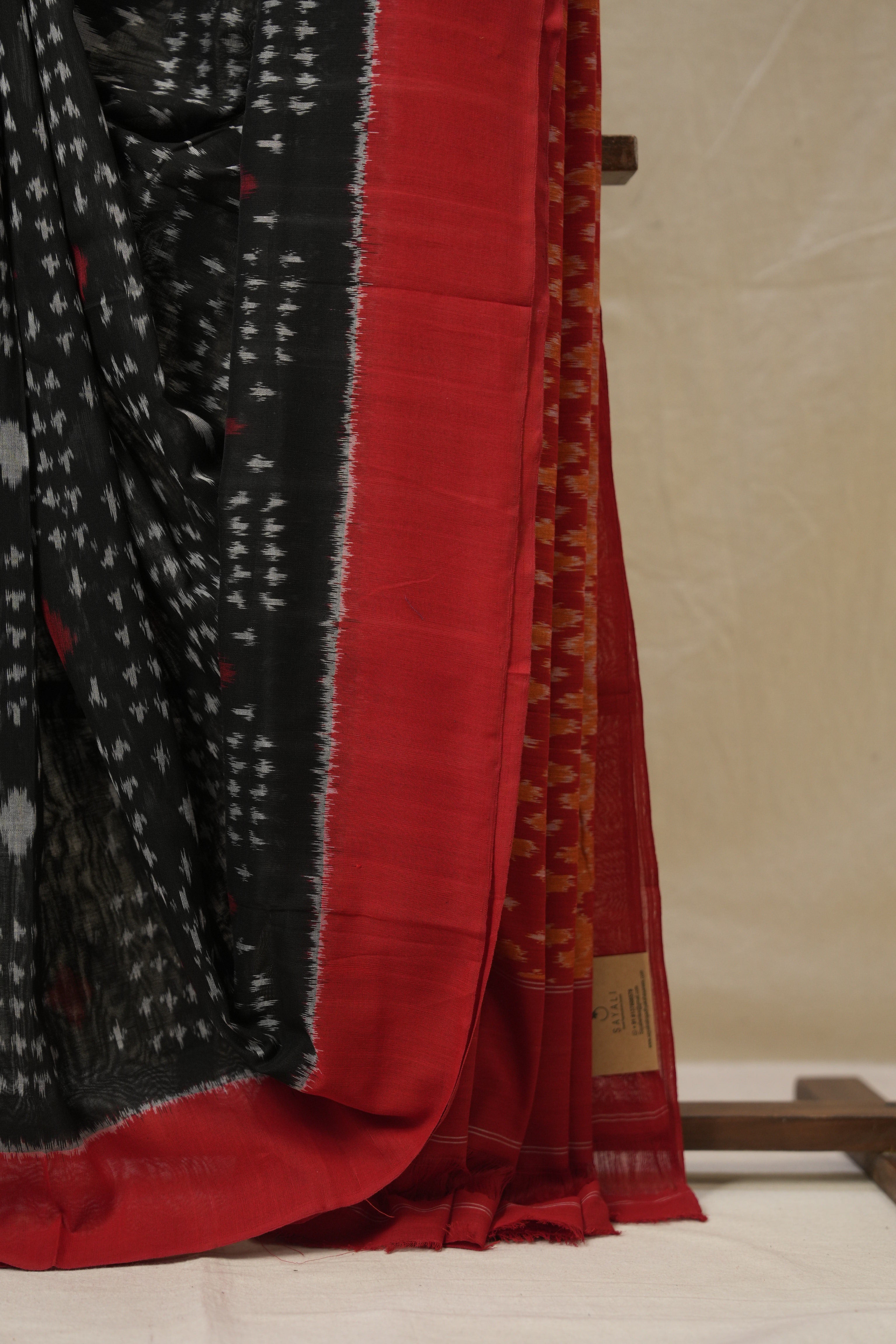 Black Pochampalli Cotton Ikat Saree - SRBPCIS704