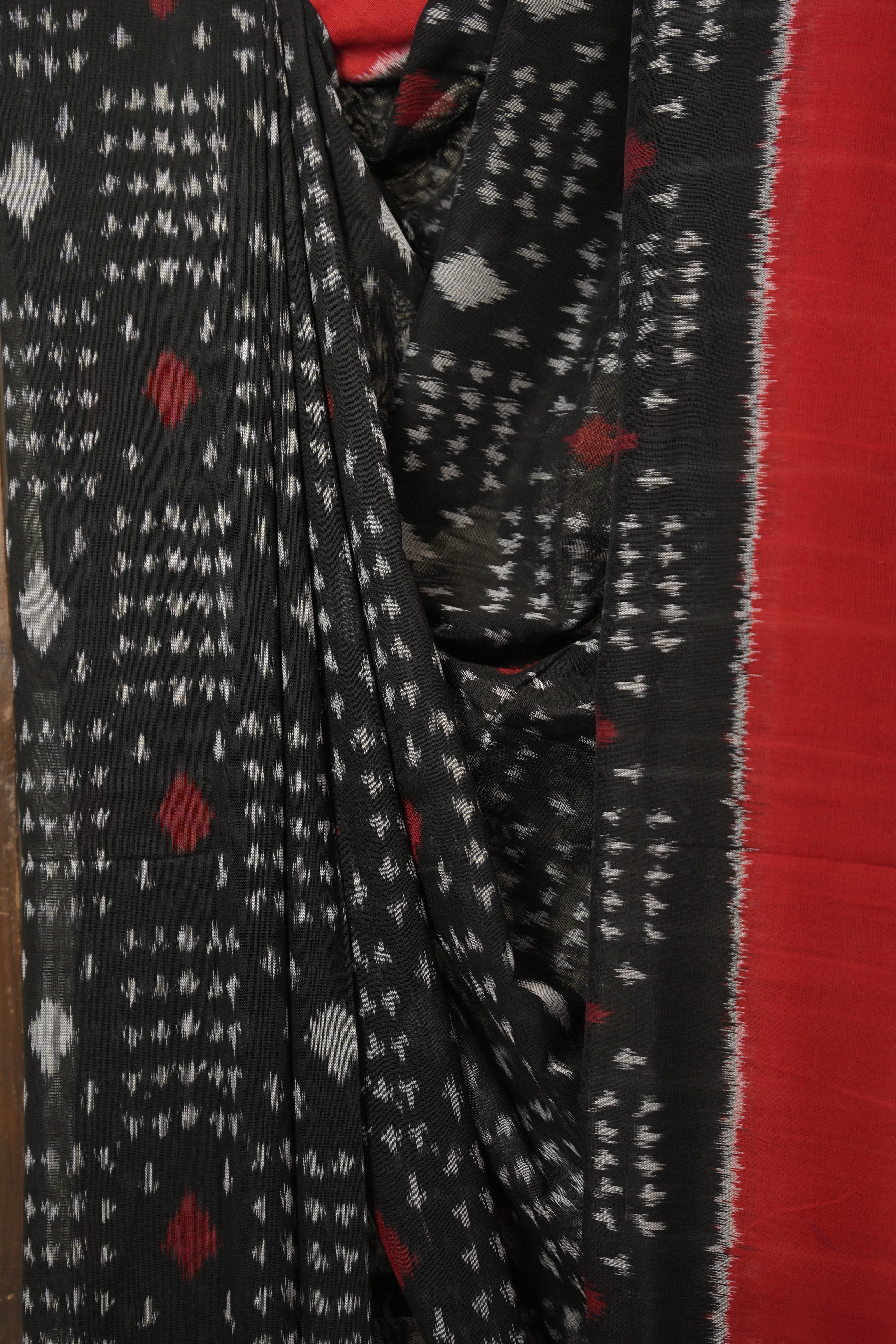 Black Pochampalli Cotton Ikat Saree - SRBPCIS704