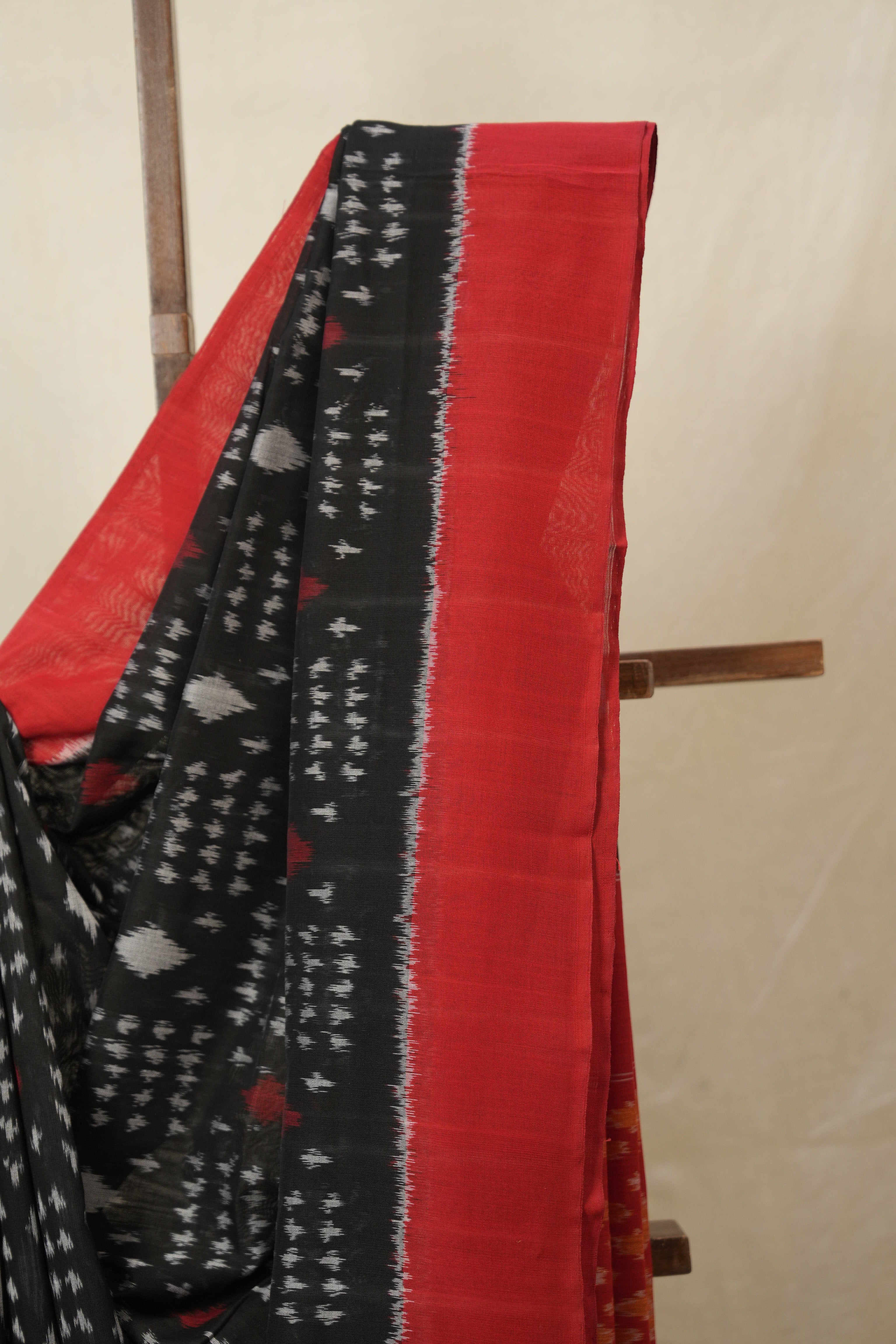 Black Pochampalli Cotton Ikat Saree - SRBPCIS704
