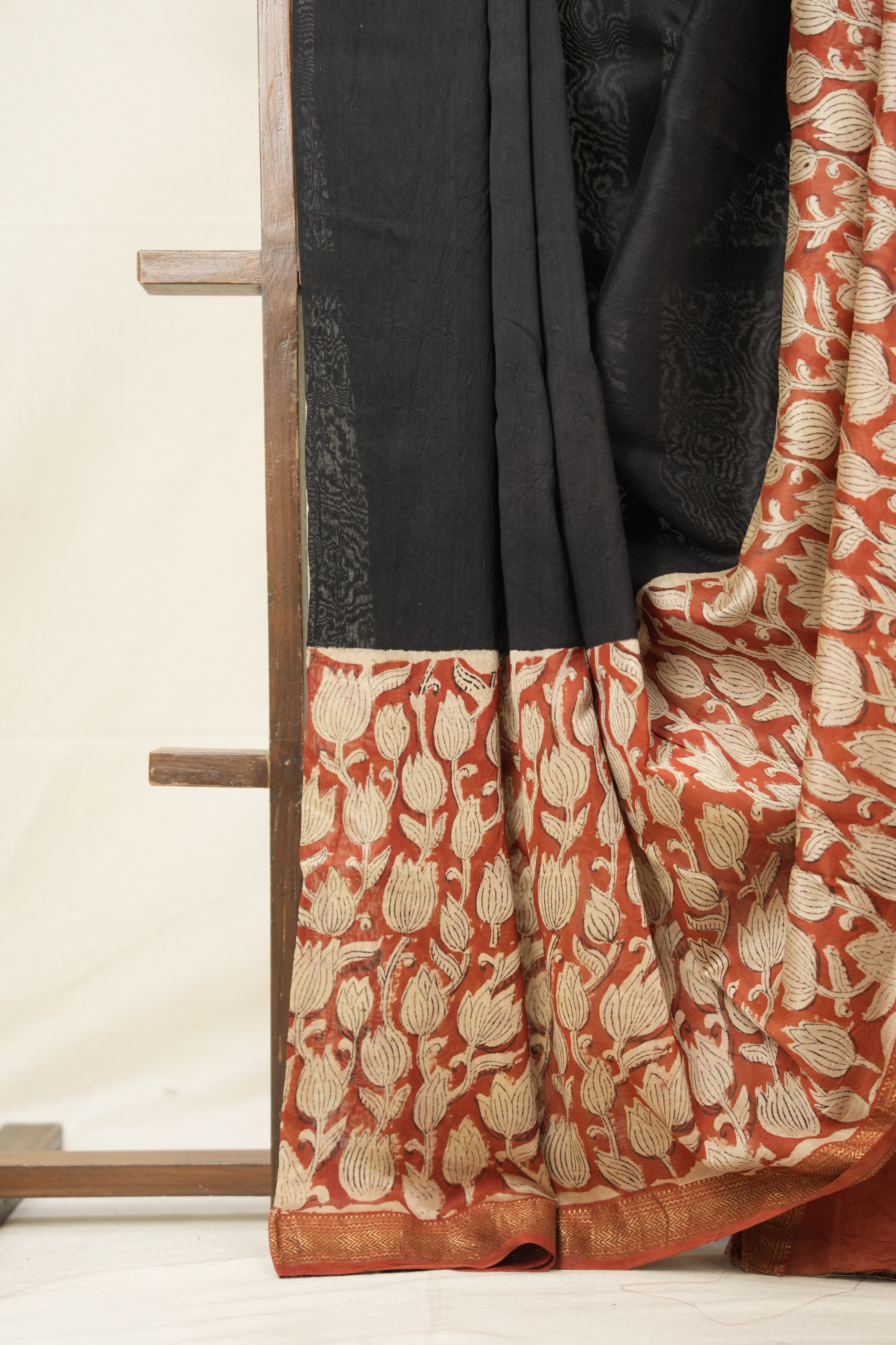 Black Maroon HBP Cotton Silk Saree With Maheshwari Border - SRBMCSS1268