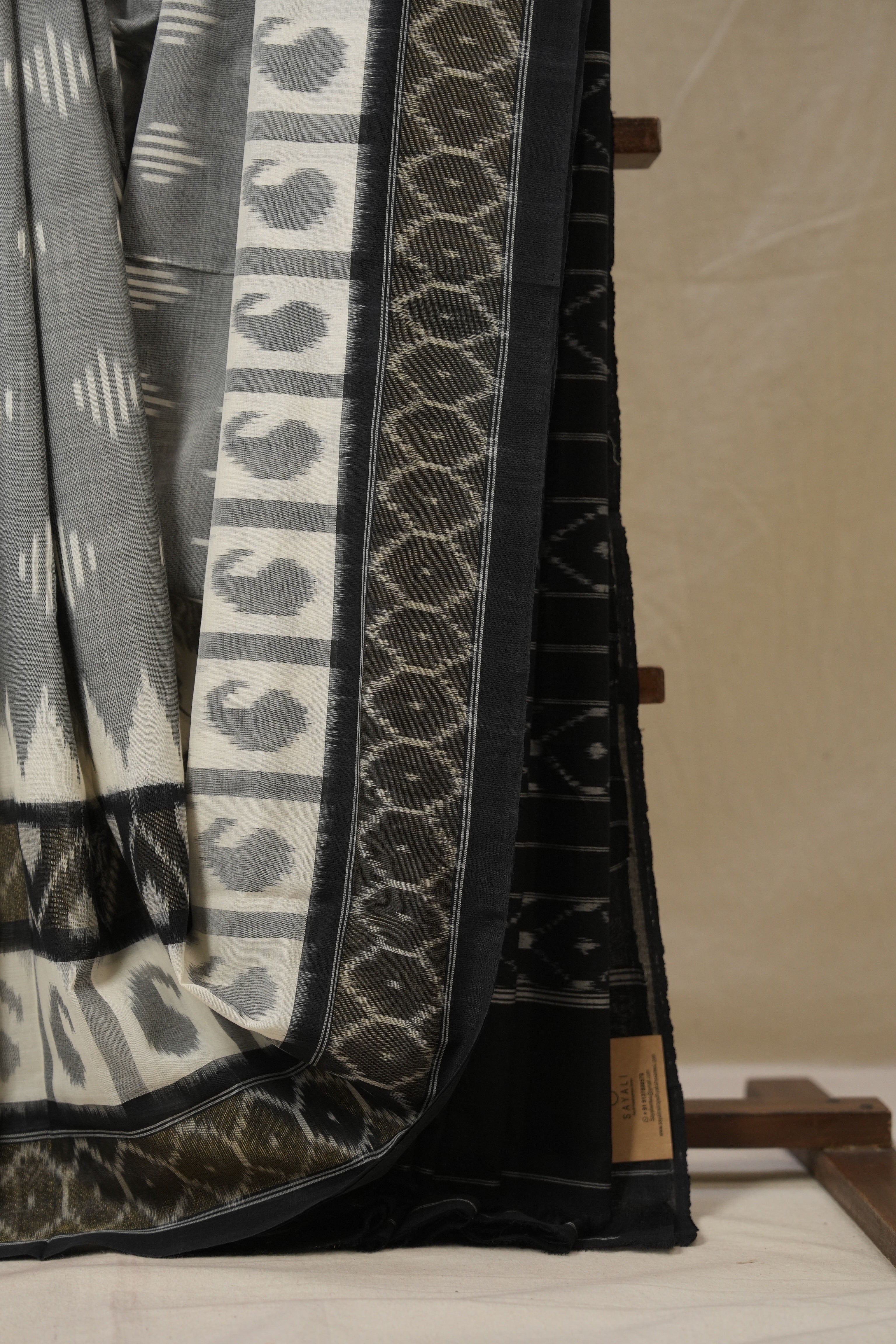 Gray  Pochampalli Cotton Ikat Saree - SRGPCIS721