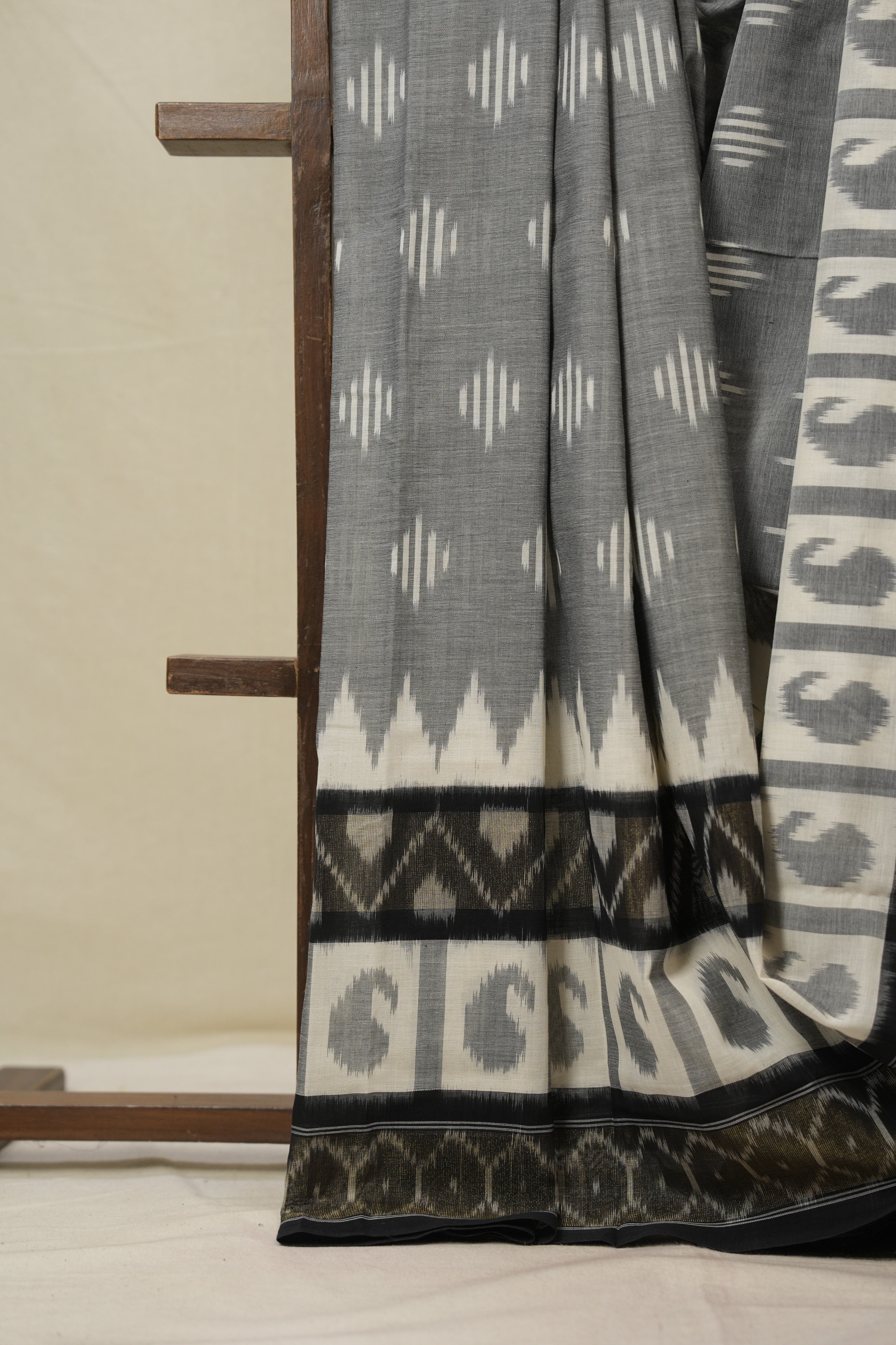 Gray  Pochampalli Cotton Ikat Saree - SRGPCIS721
