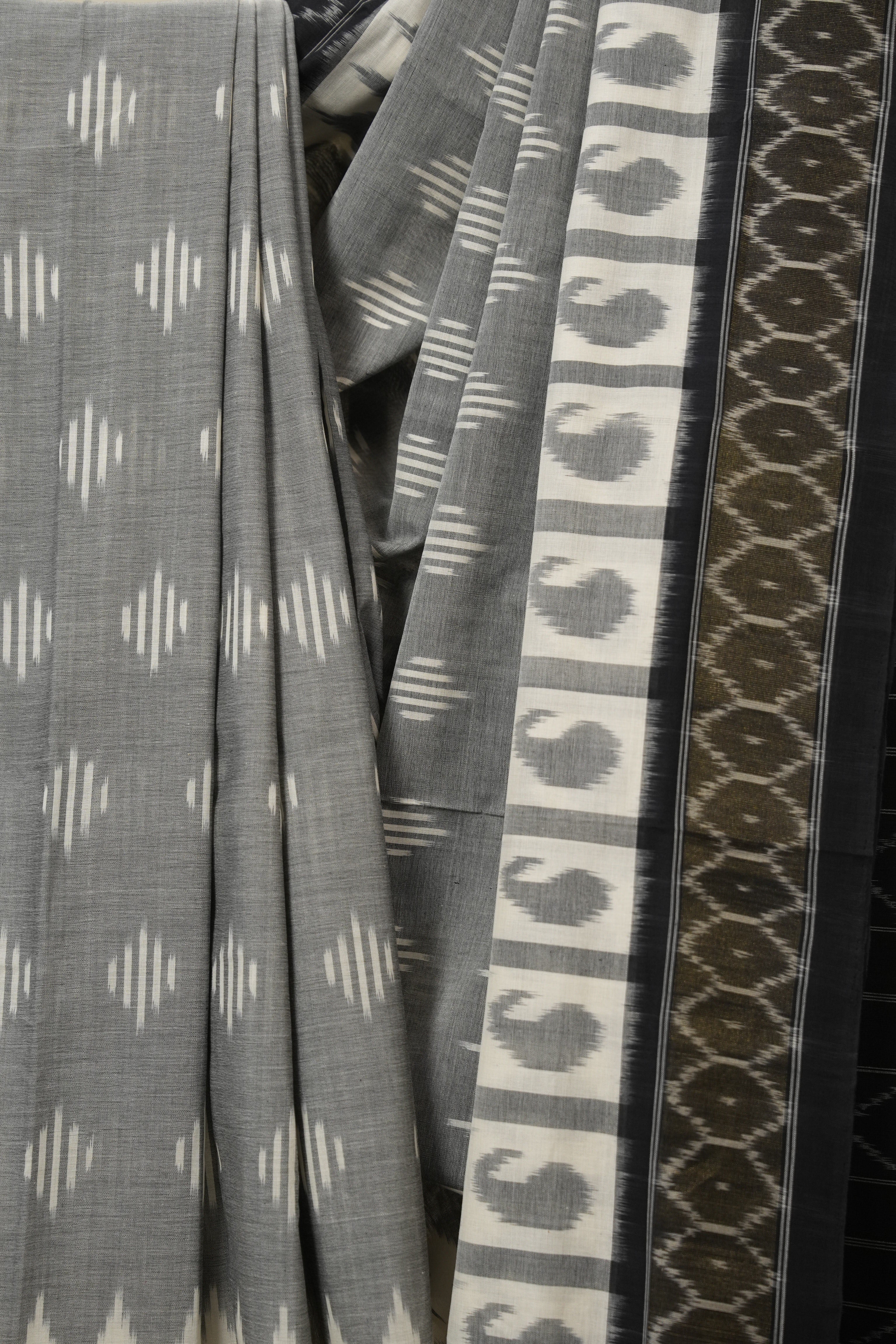Gray  Pochampalli Cotton Ikat Saree - SRGPCIS721