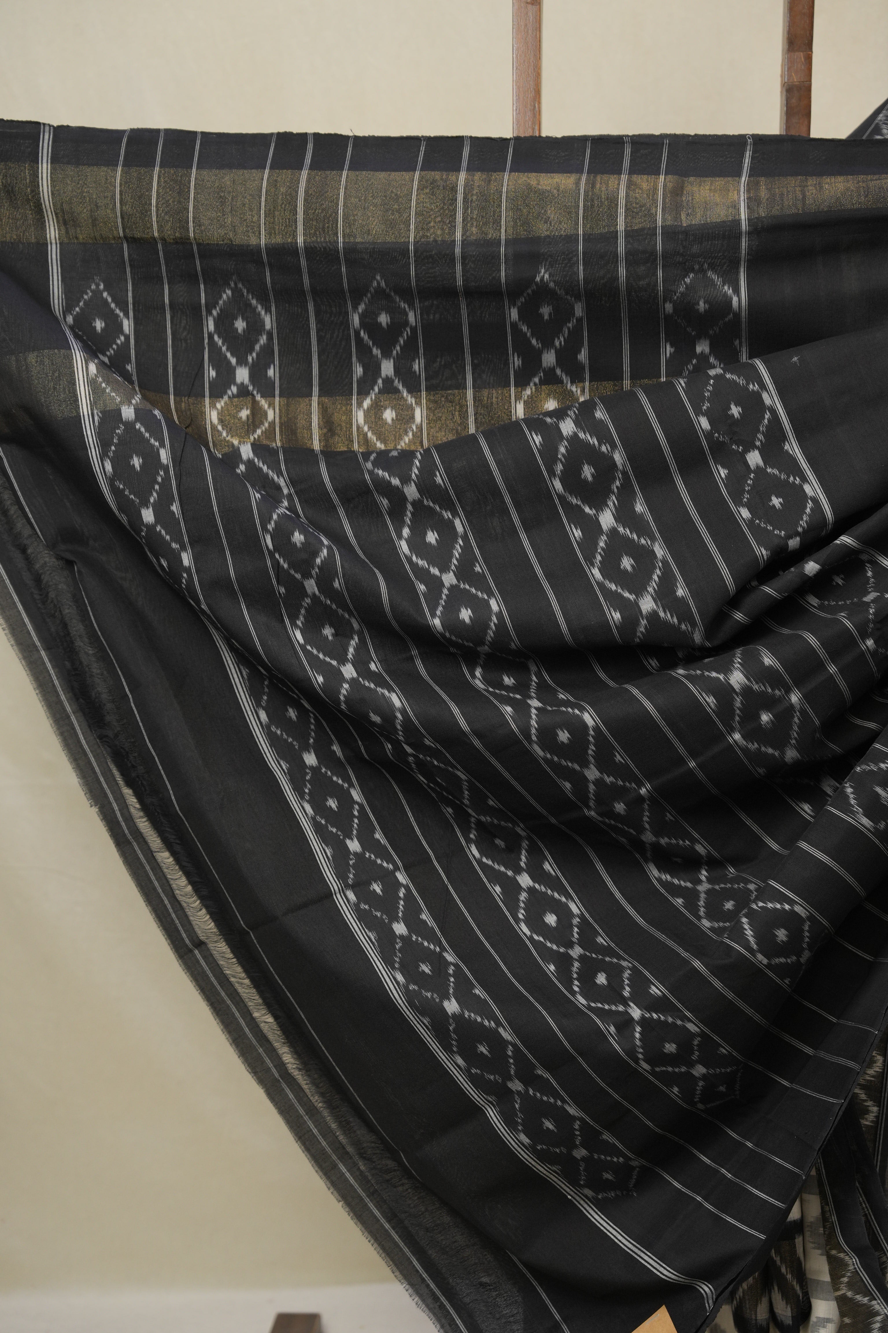 Gray  Pochampalli Cotton Ikat Saree - SRGPCIS721