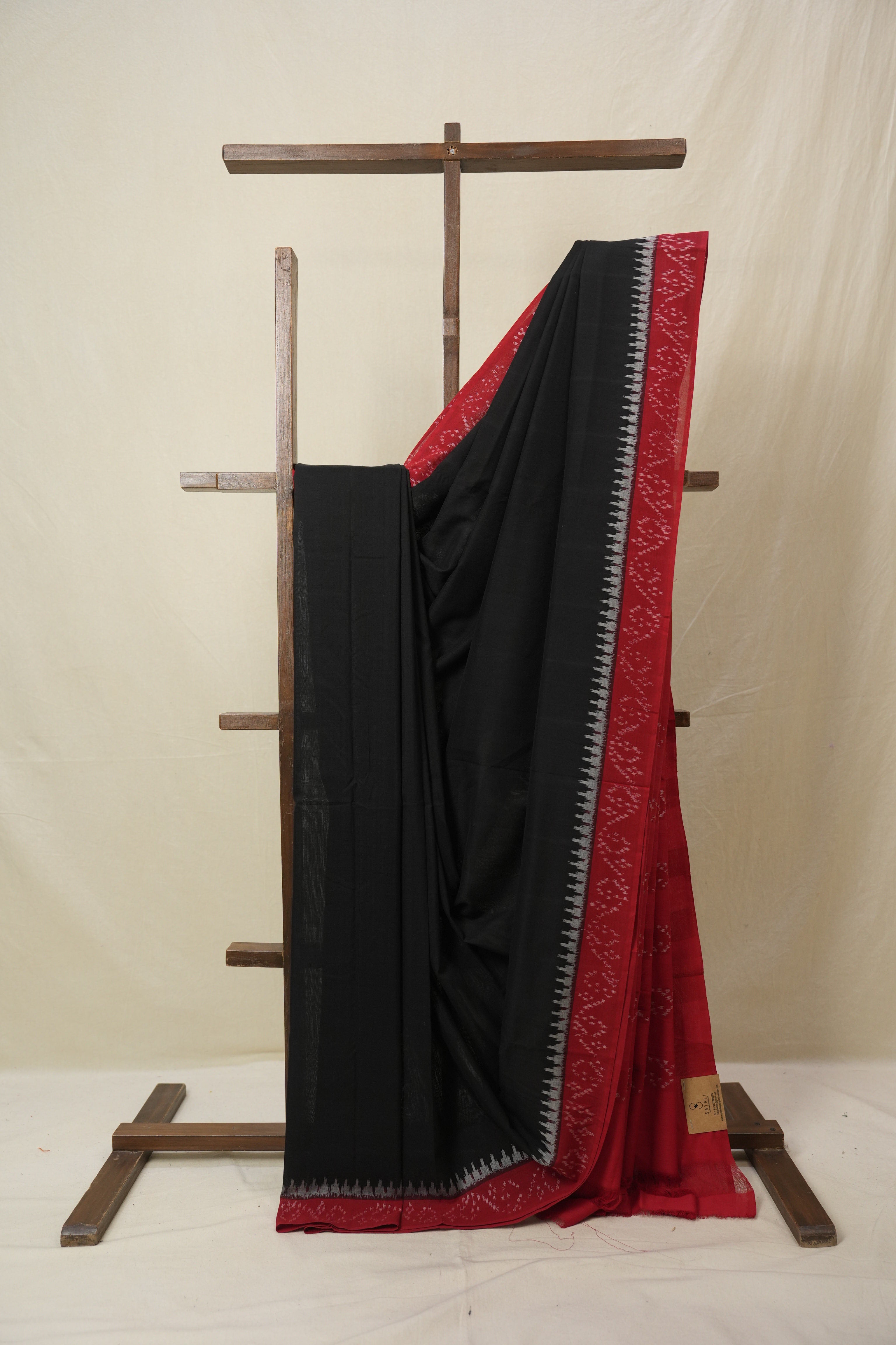 Black Pochampalli Cotton Ikat Saree - SRBPCIS722