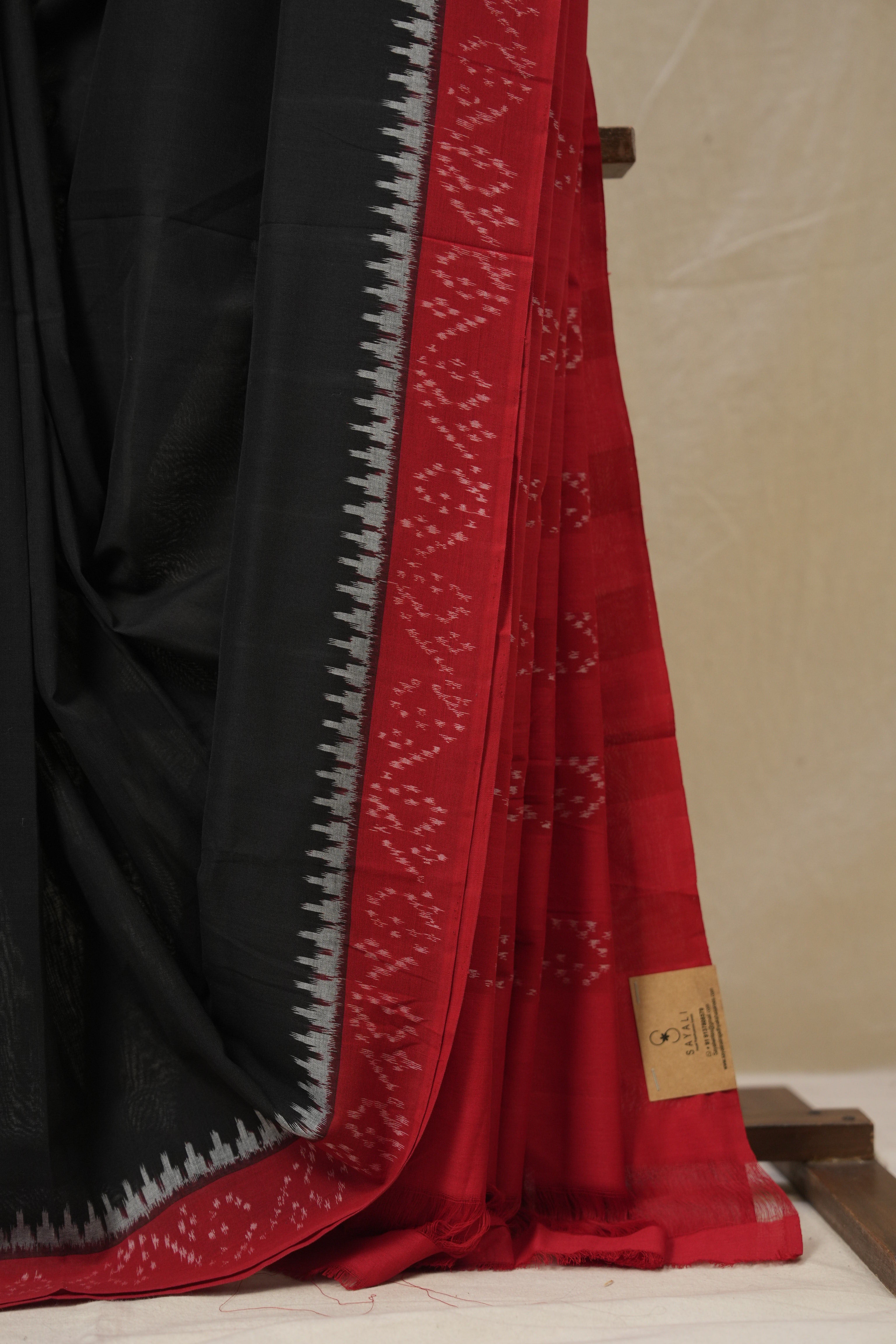Black Pochampalli Cotton Ikat Saree - SRBPCIS722